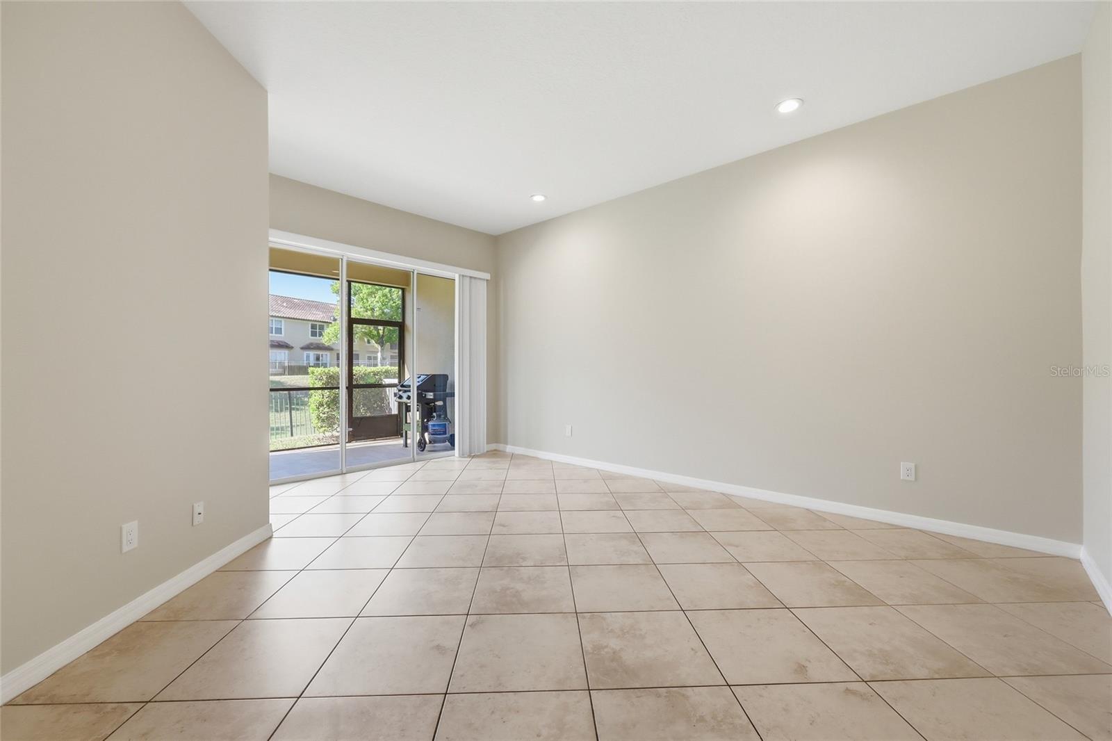 Image 23 of 50 For 8718 The Esplanade  14