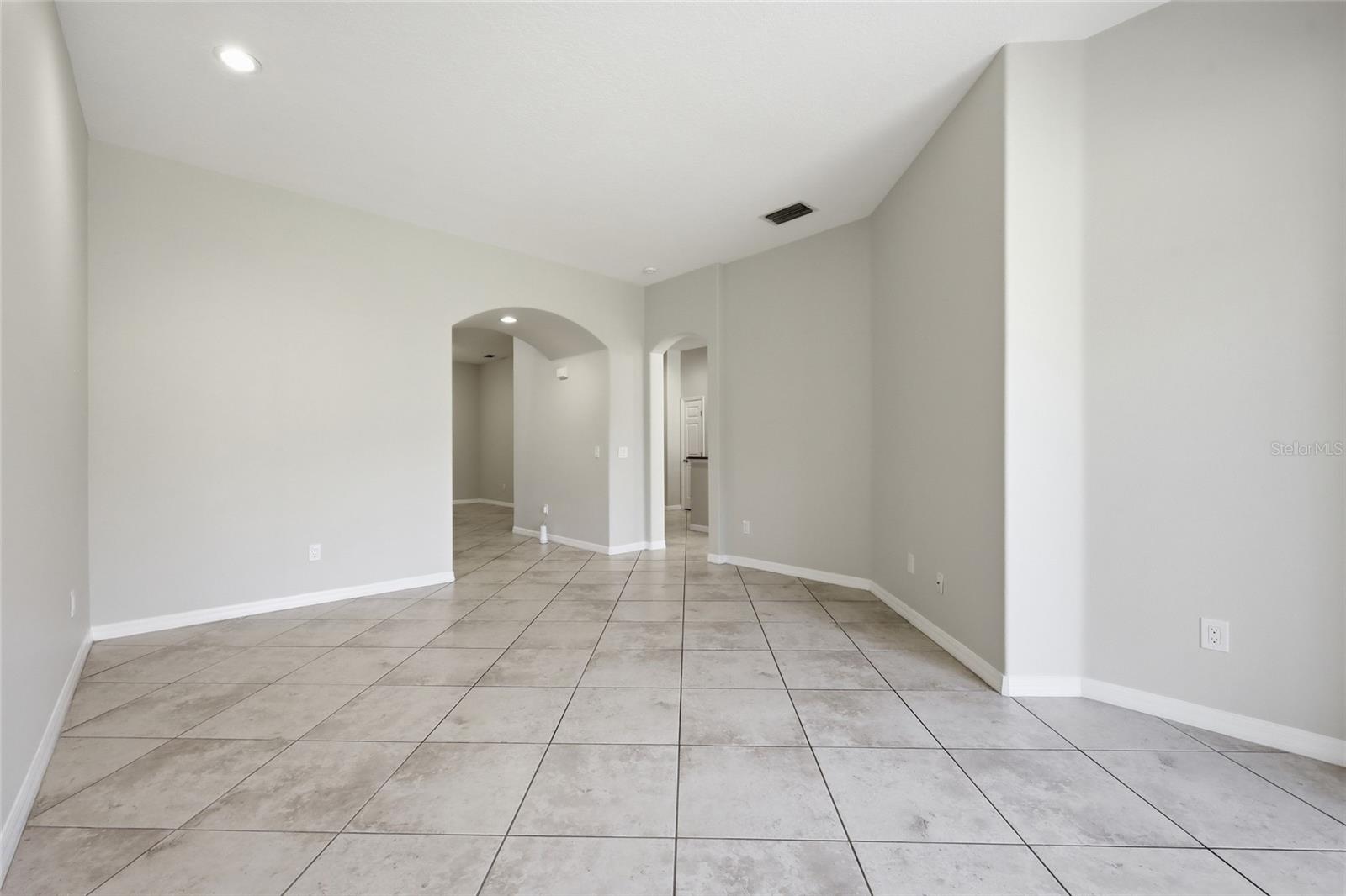 Image 24 of 50 For 8718 The Esplanade  14