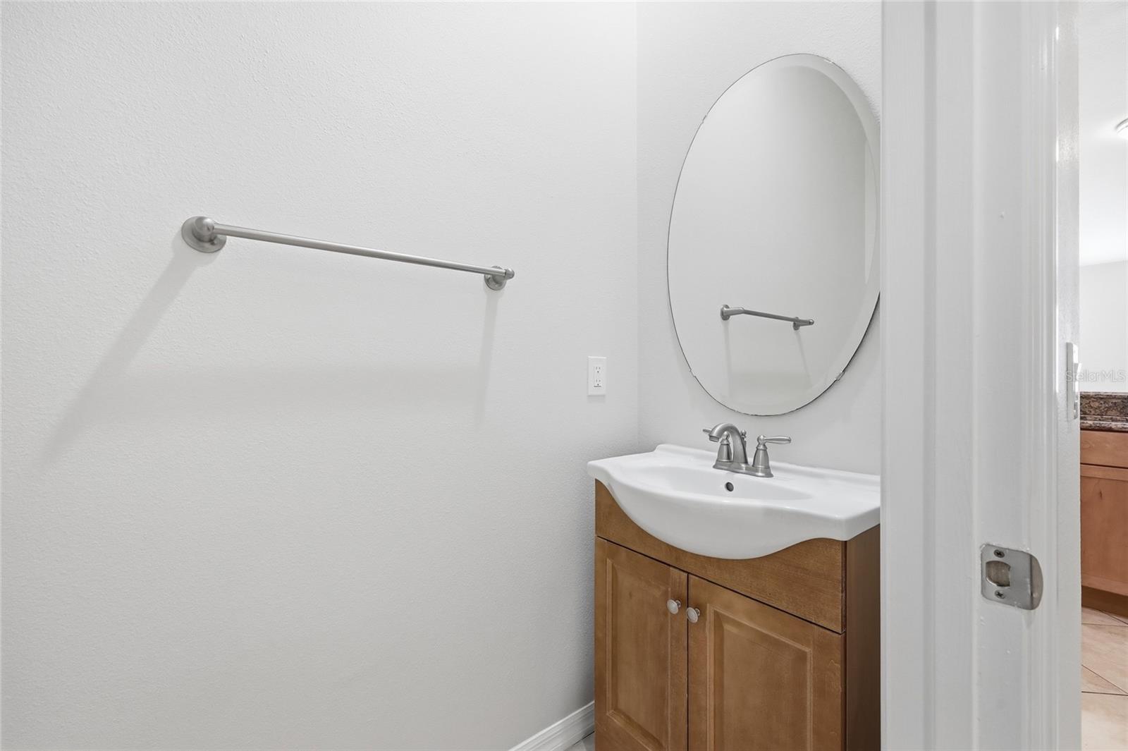 Image 28 of 50 For 8718 The Esplanade  14