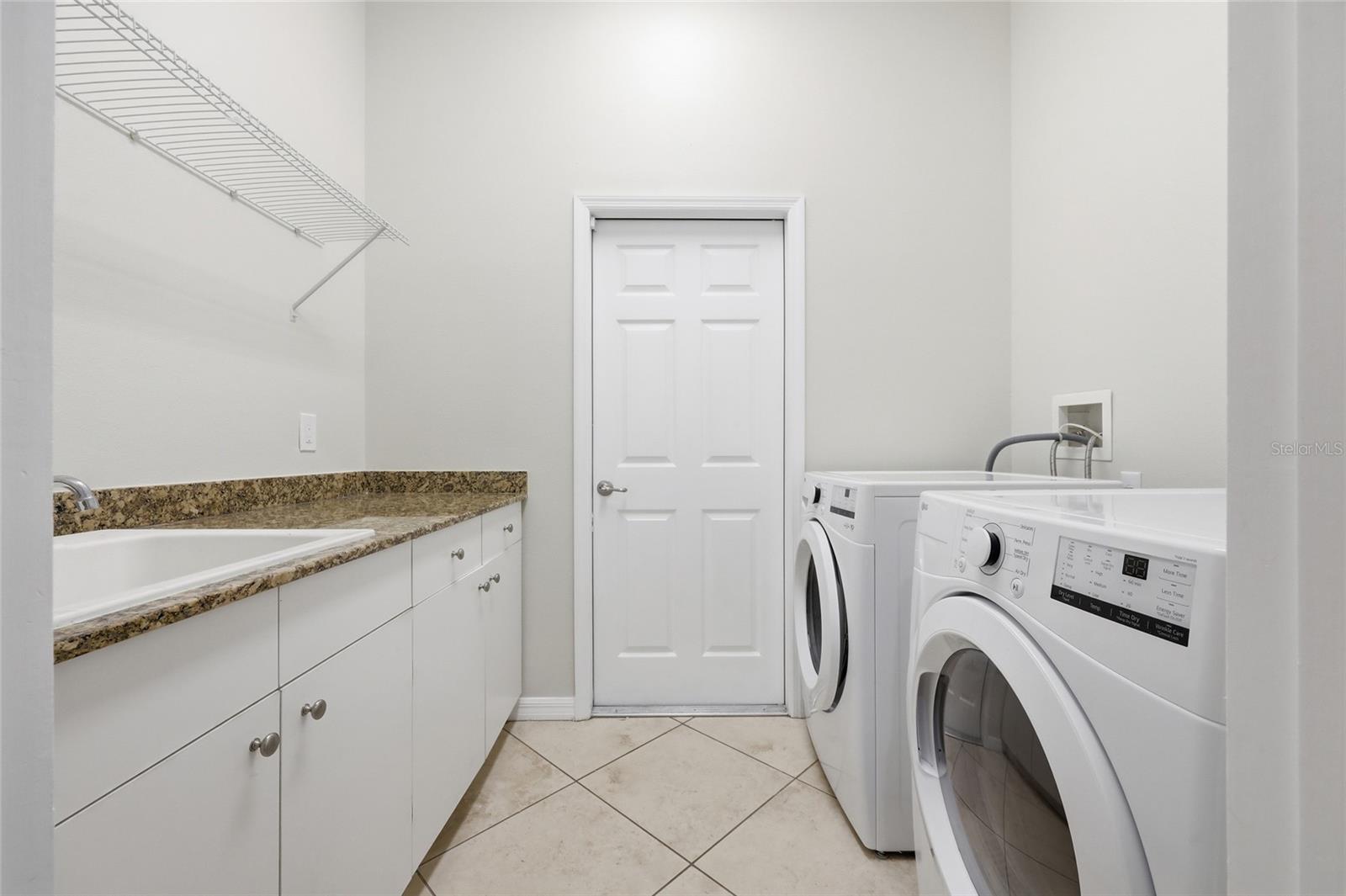 Image 29 of 50 For 8718 The Esplanade  14