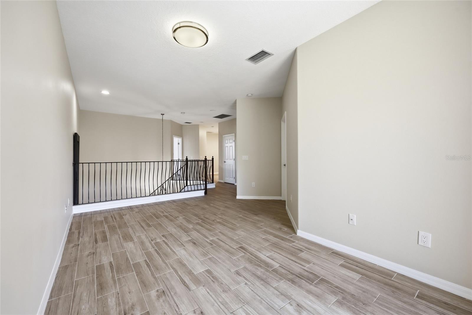 Image 31 of 50 For 8718 The Esplanade  14