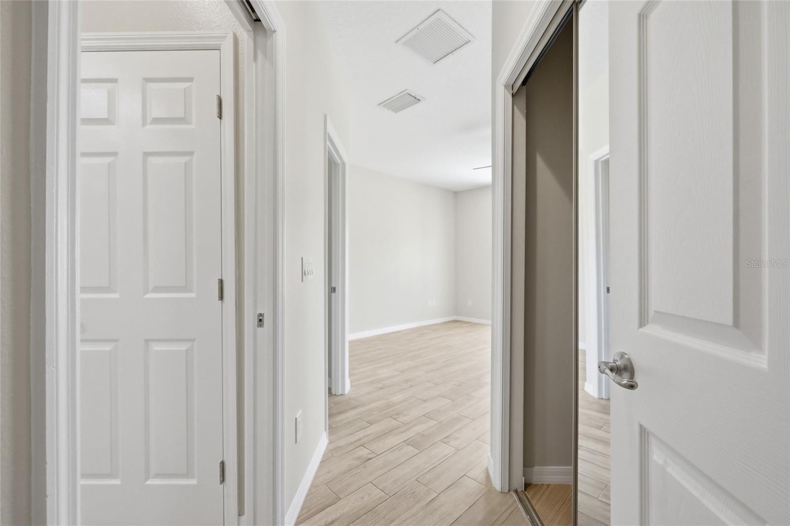 Image 32 of 50 For 8718 The Esplanade  14