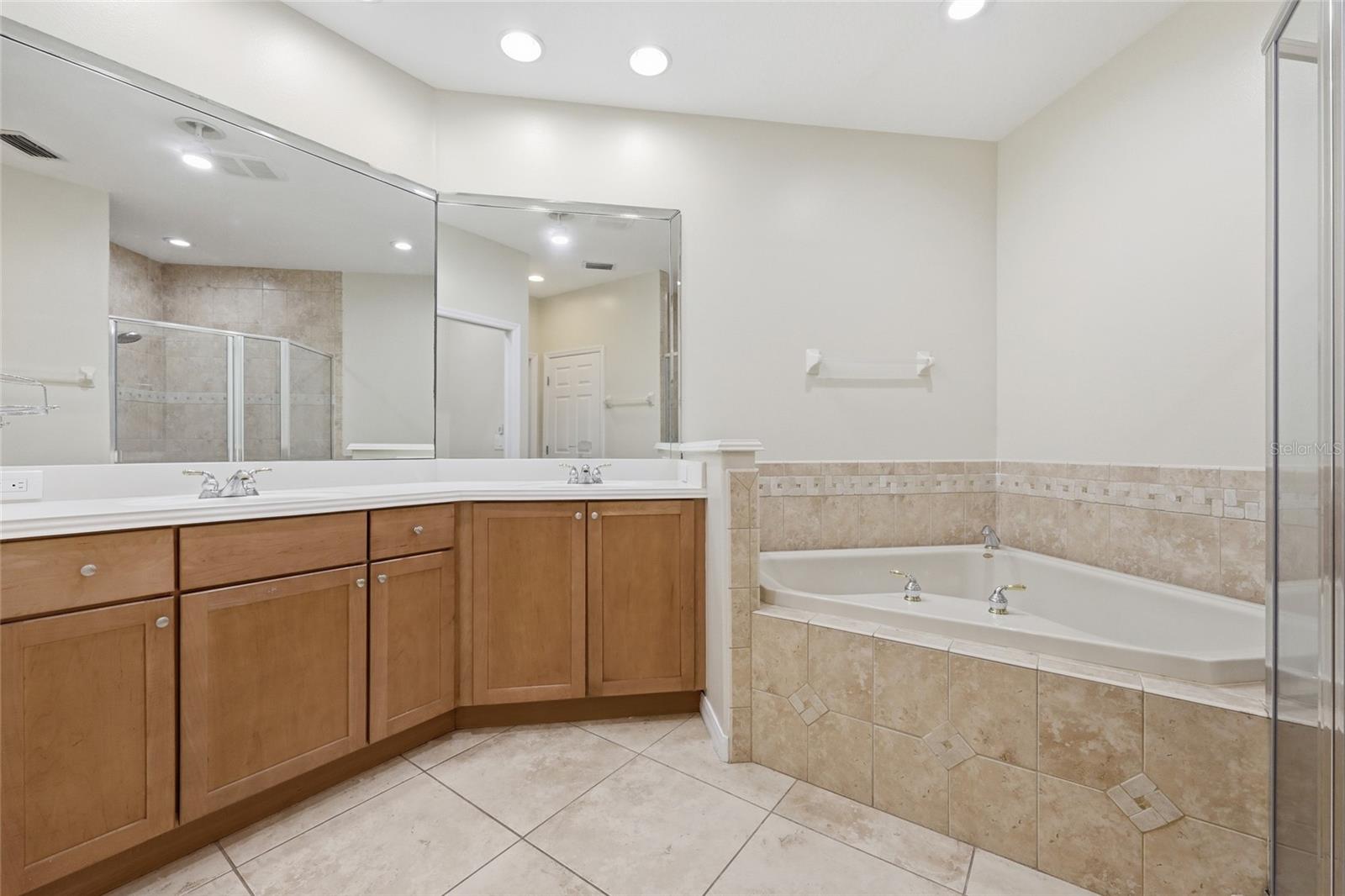 Image 36 of 50 For 8718 The Esplanade  14