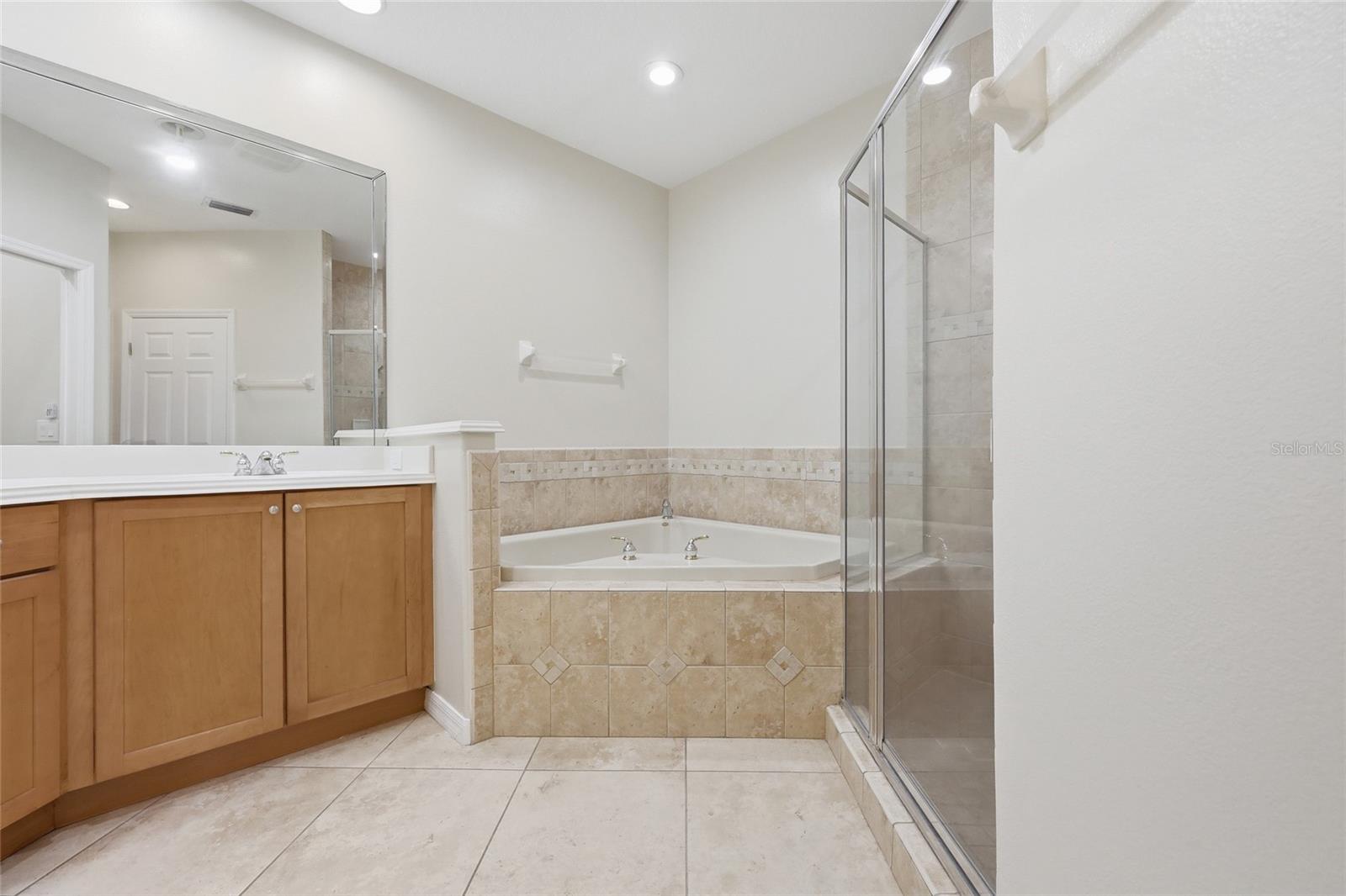 Image 37 of 50 For 8718 The Esplanade  14