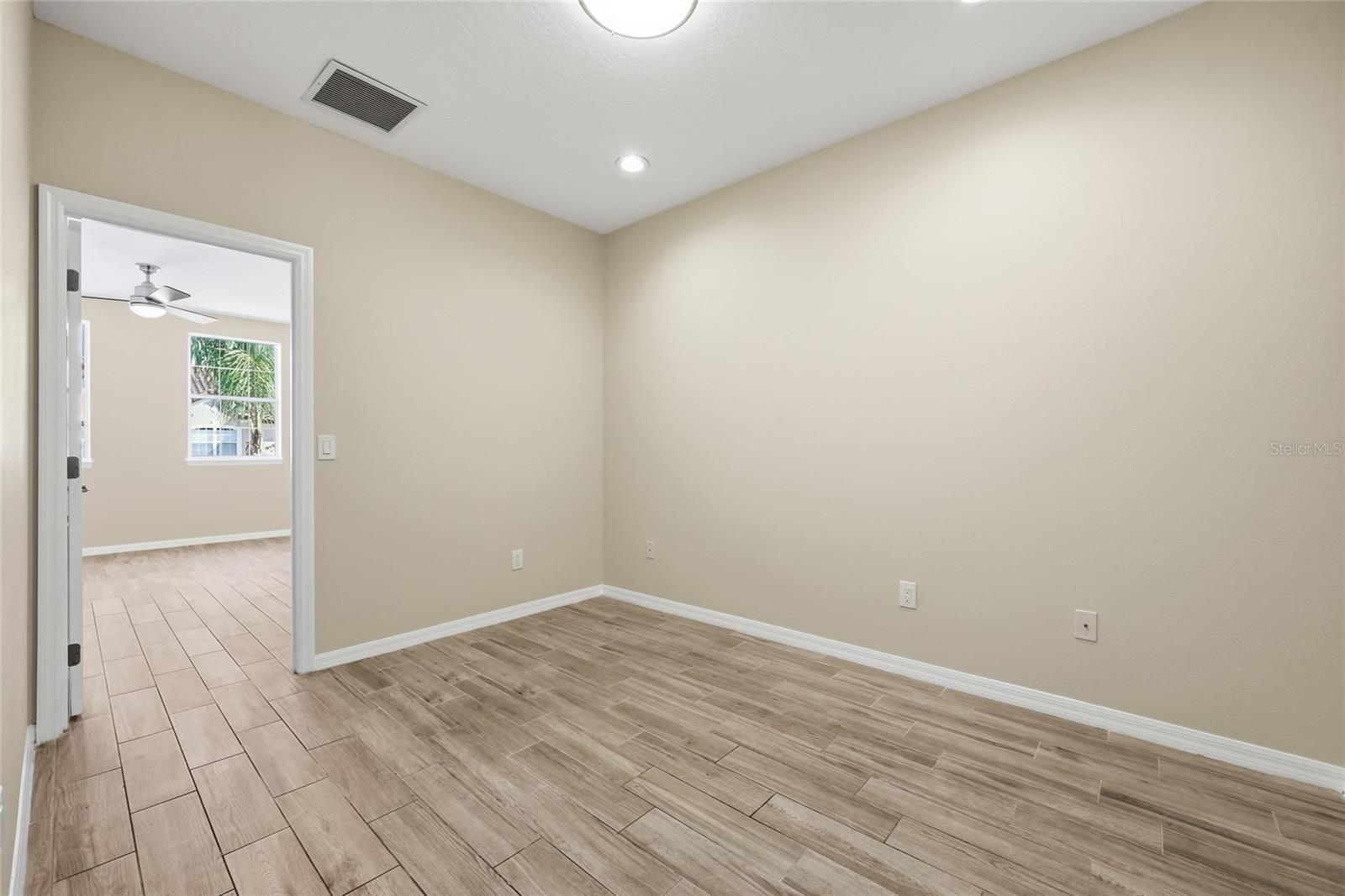 Image 40 of 50 For 8718 The Esplanade  14