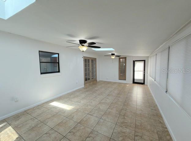 Image 23 of 34 For 107 Pineapple Court