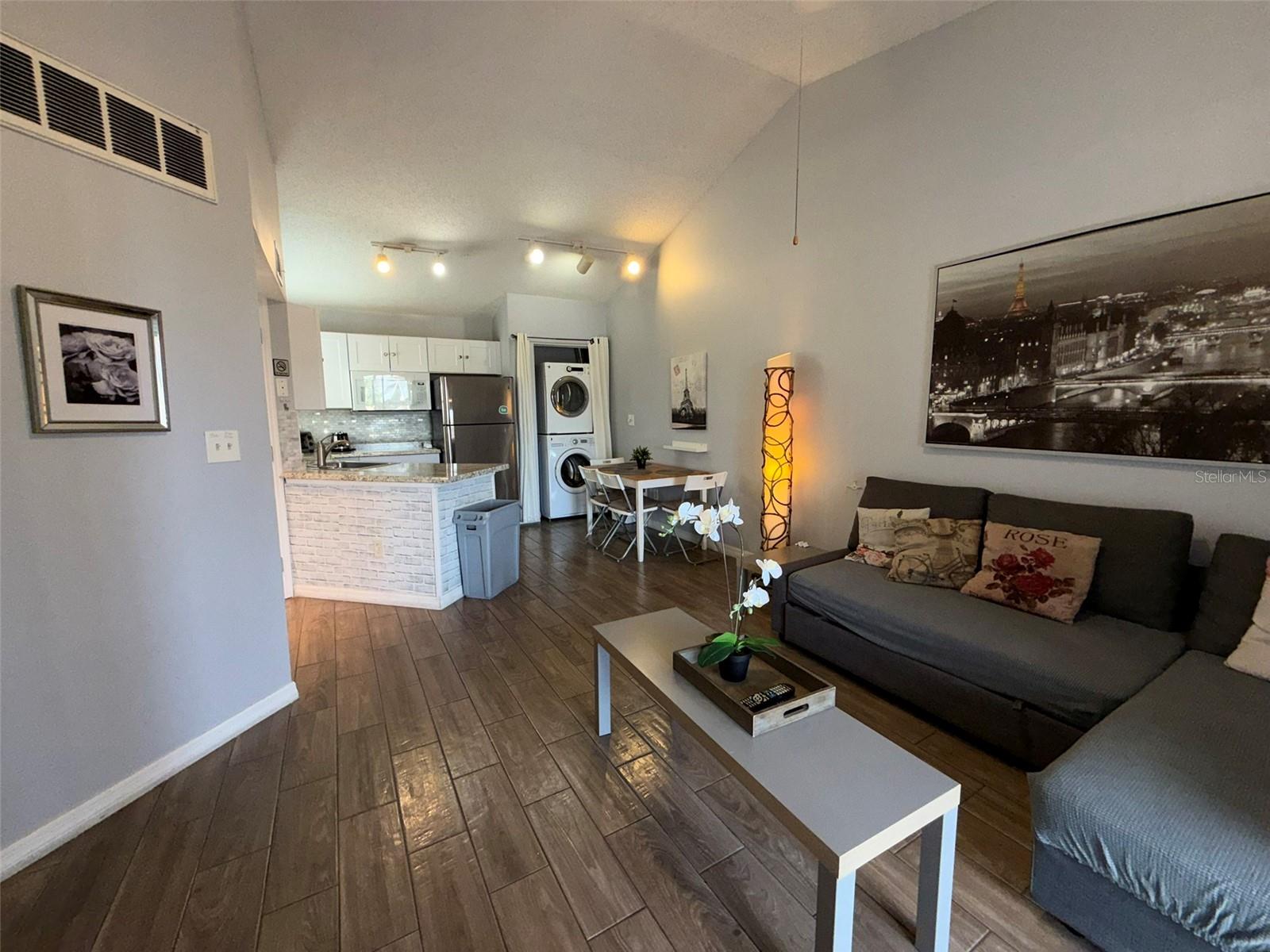 Image 4 of 13 For 1940 Lake Atriums Circle 110