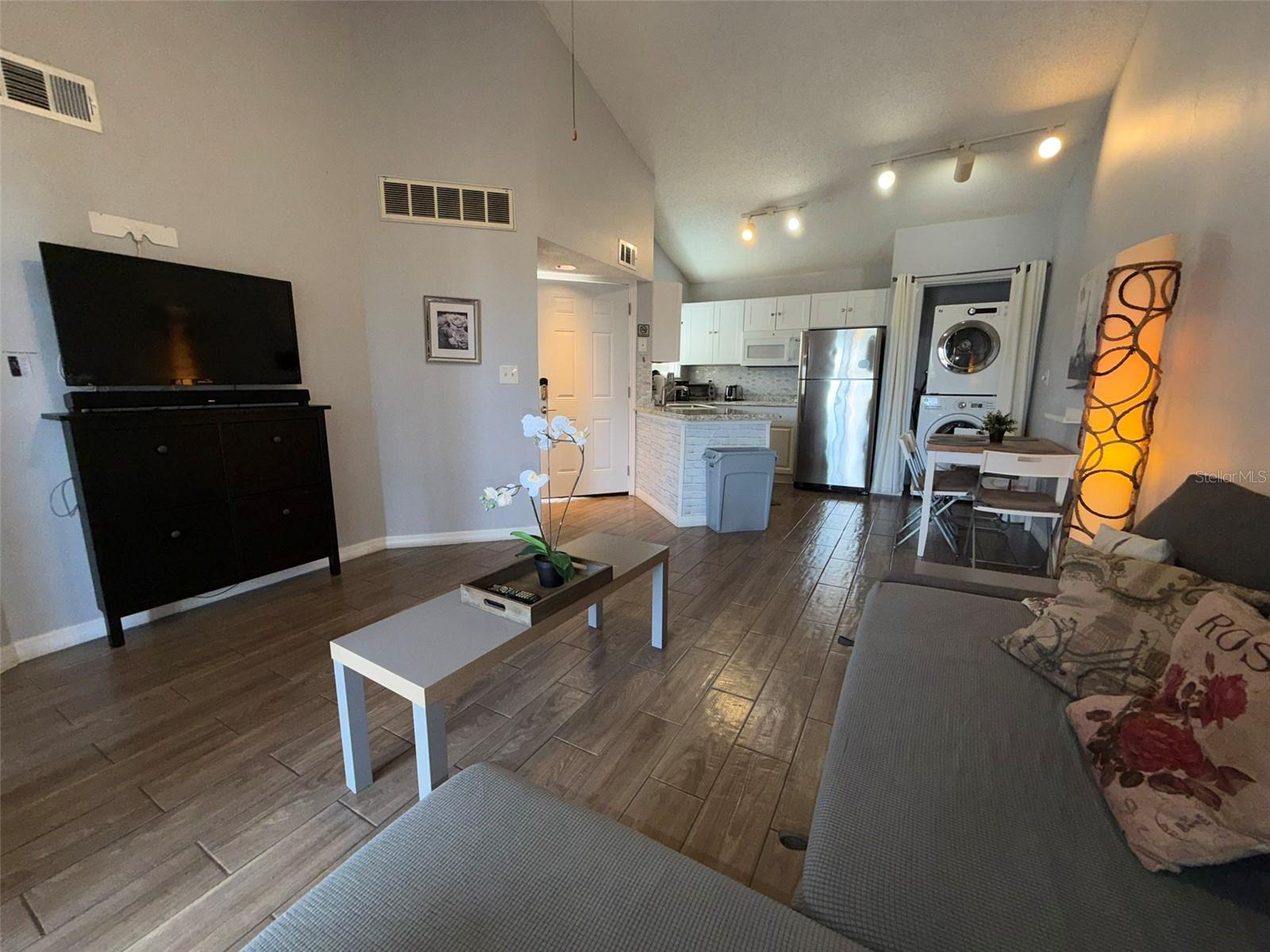 Image 5 of 13 For 1940 Lake Atriums Circle 110