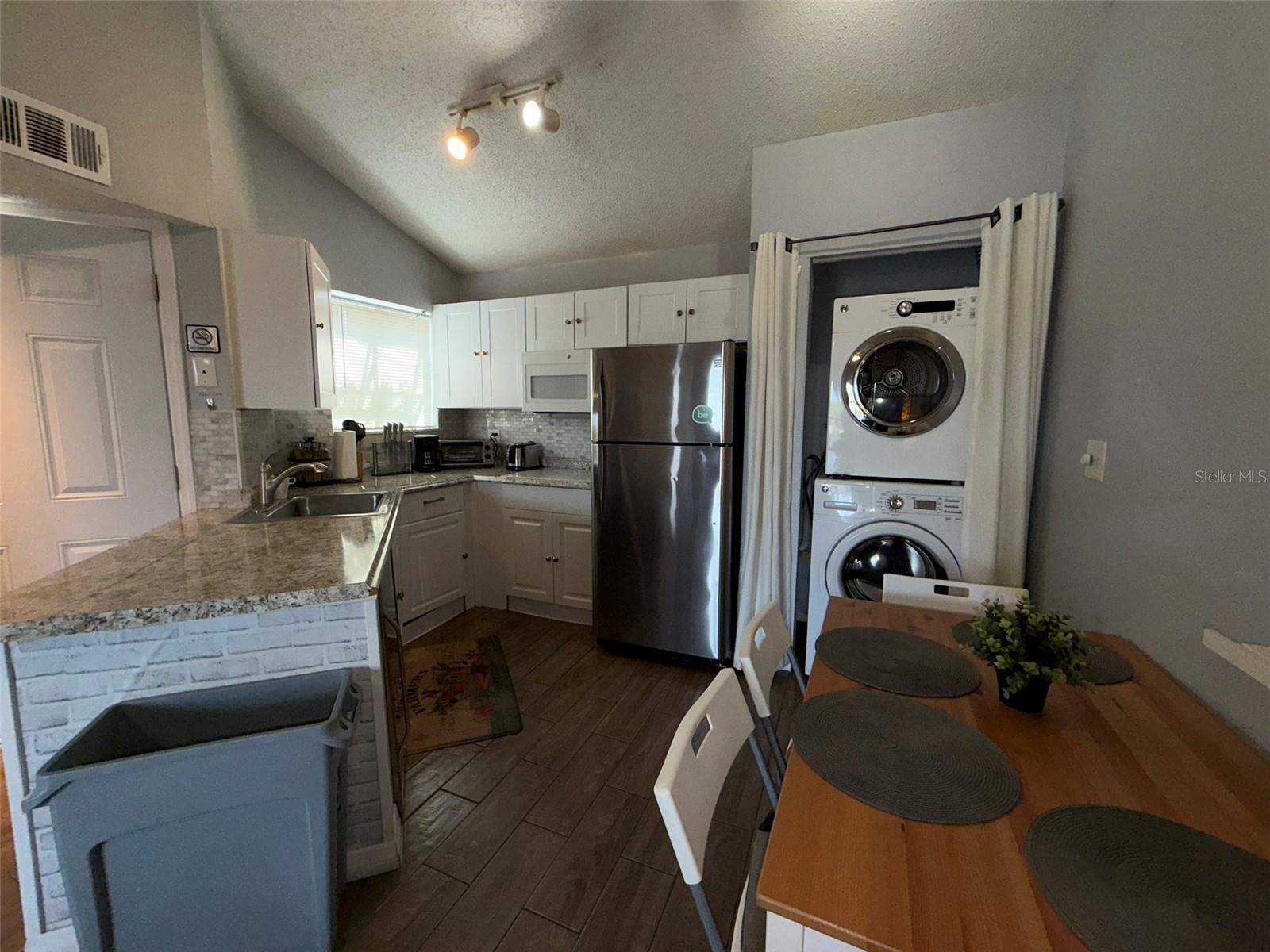 Image 6 of 13 For 1940 Lake Atriums Circle 110