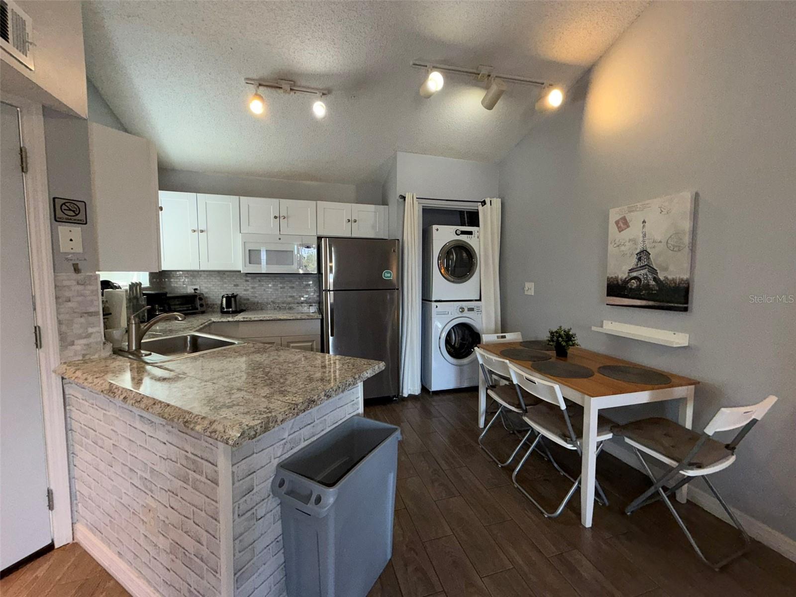 Image 7 of 13 For 1940 Lake Atriums Circle 110