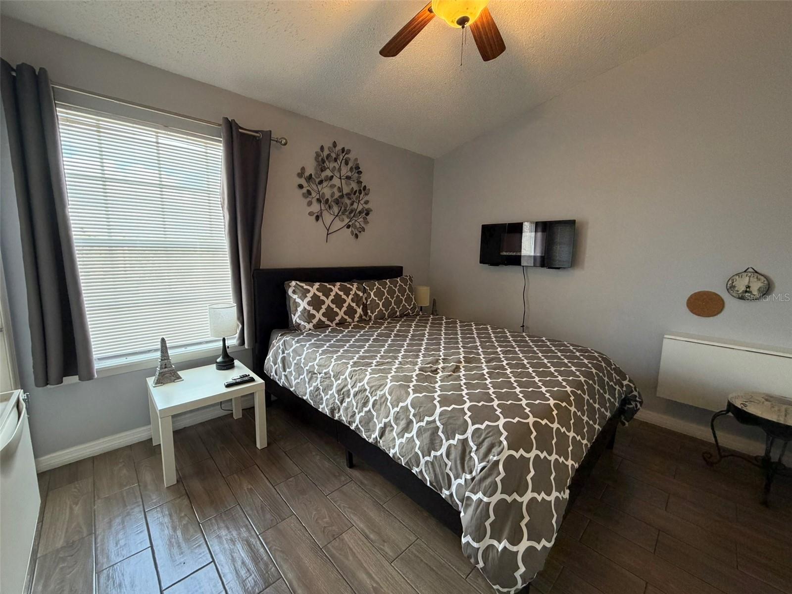 Image 8 of 13 For 1940 Lake Atriums Circle 110