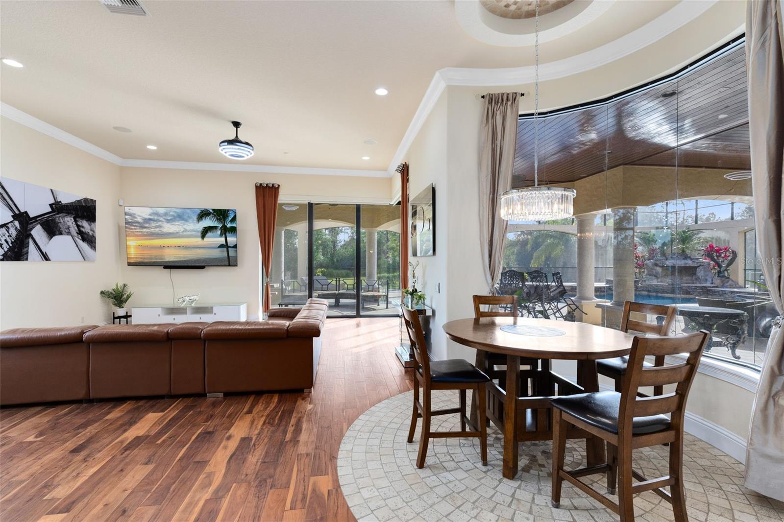 Image 14 of 59 For 5300 Carson Street