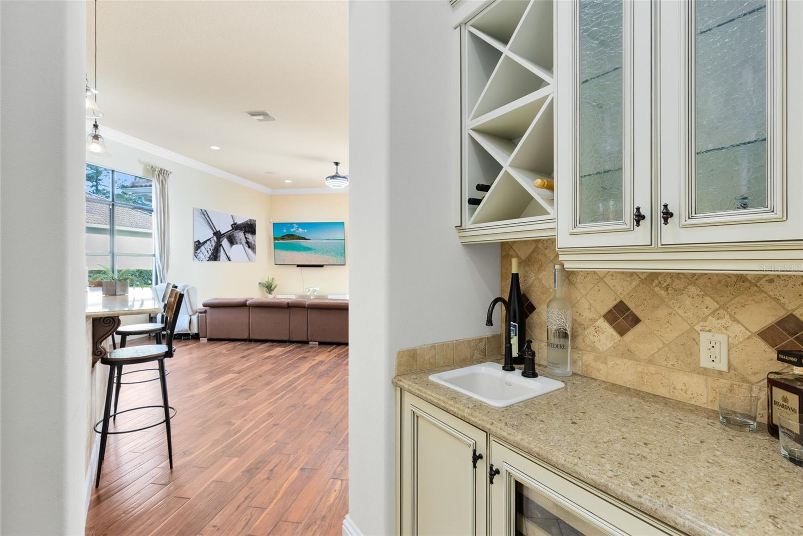 Image 19 of 59 For 5300 Carson Street