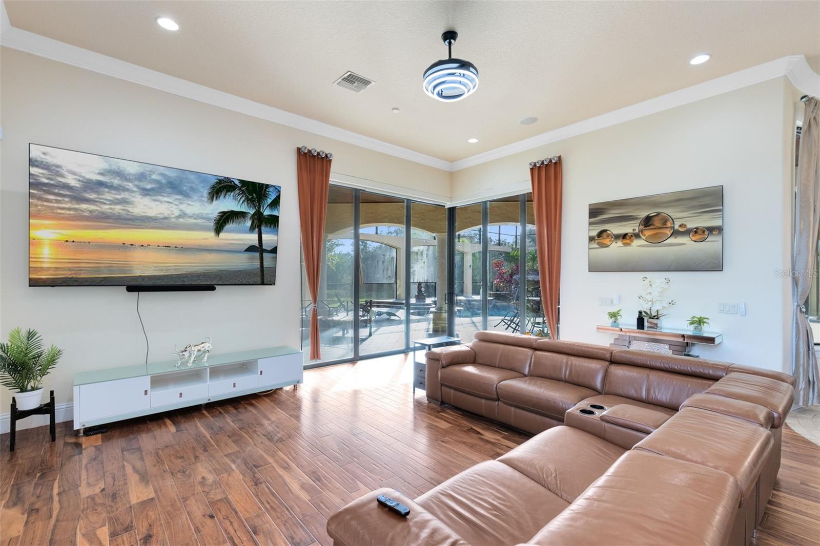 Image 20 of 59 For 5300 Carson Street