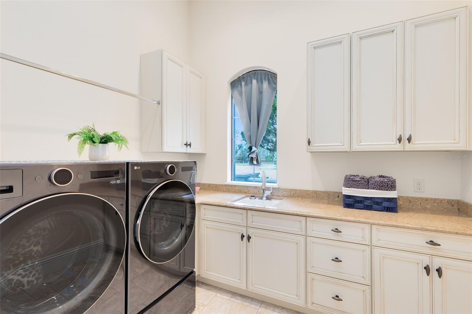 Image 27 of 59 For 5300 Carson Street