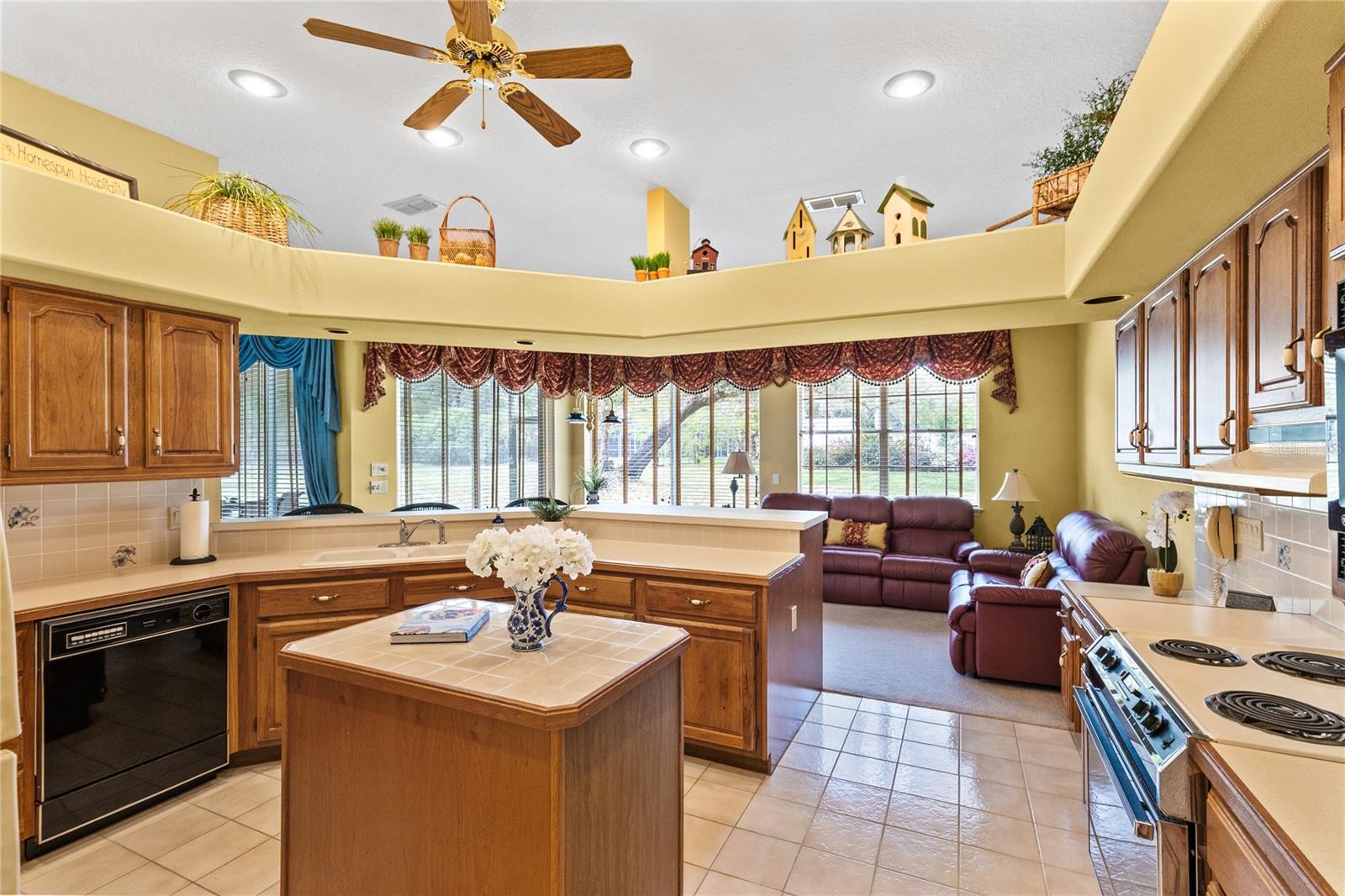 Image 13 of 33 For 1132 Howell Creek Drive