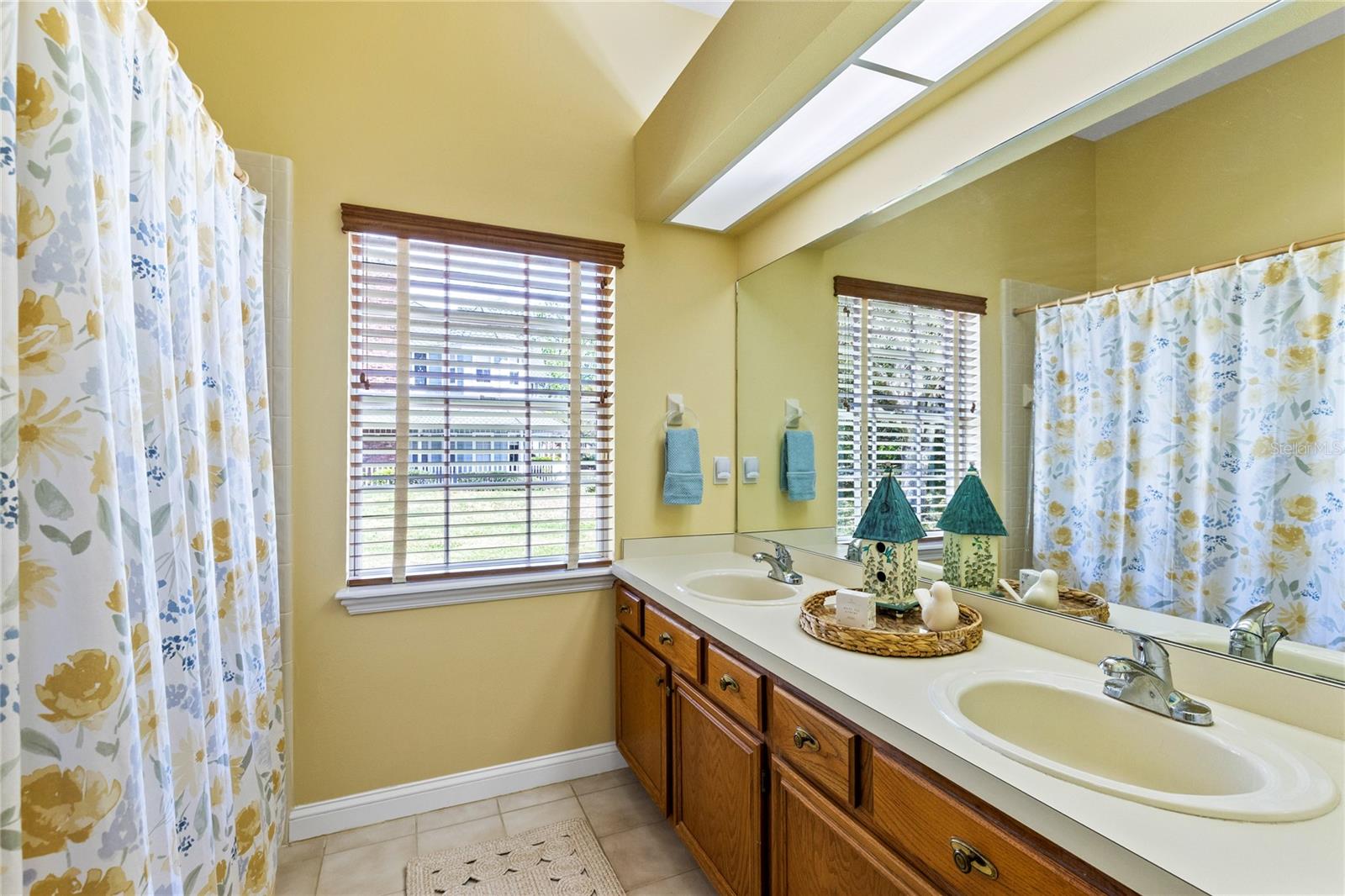 Image 21 of 33 For 1132 Howell Creek Drive