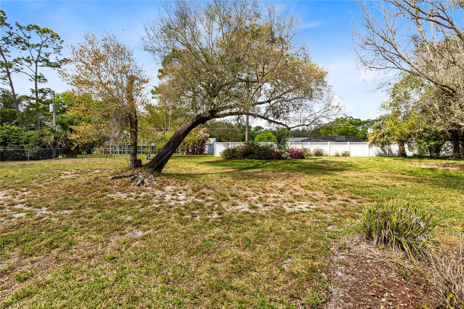 Image 25 of 33 For 1132 Howell Creek Drive