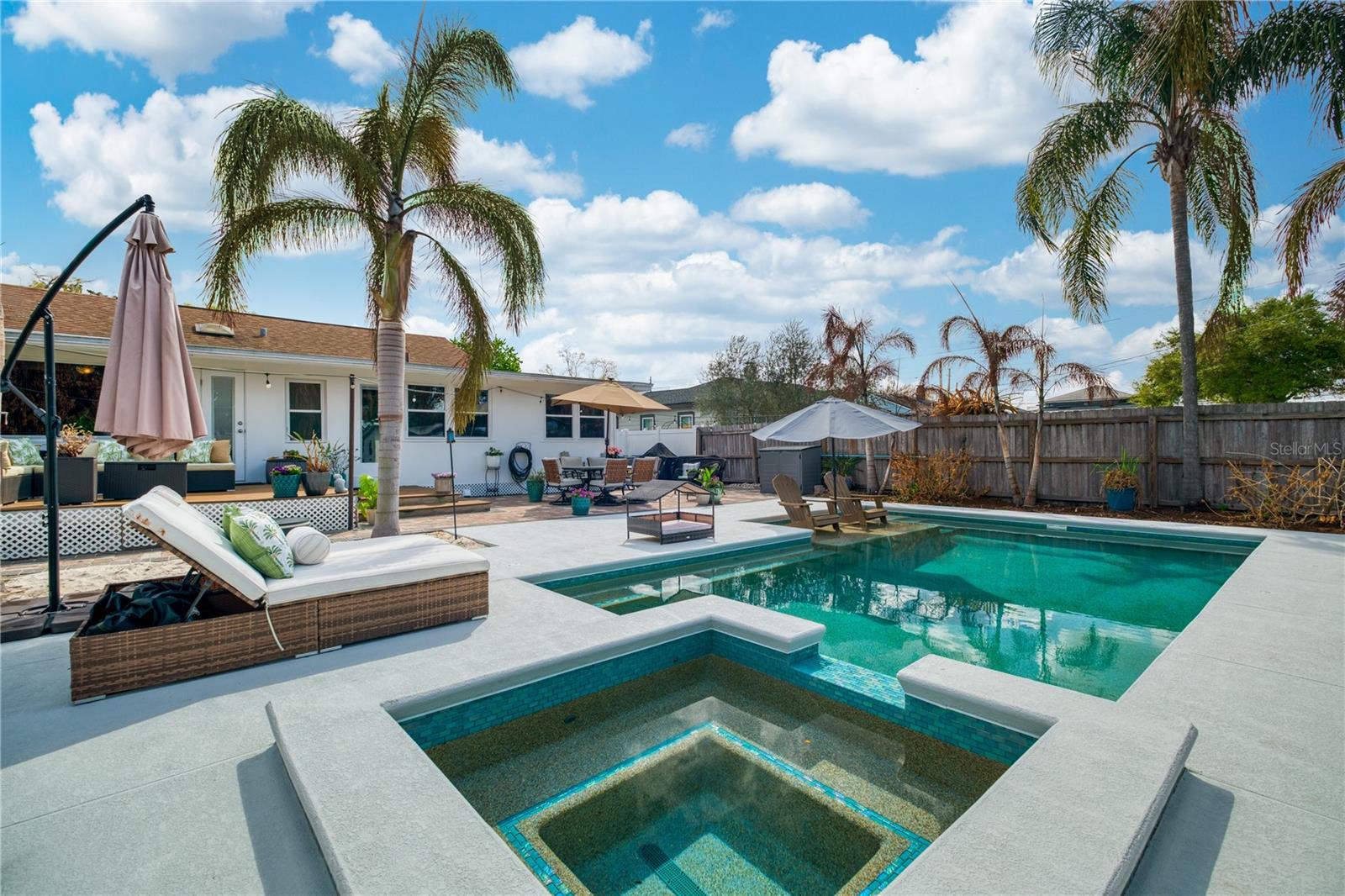 Image 11 of 34 For 1433 Smith Street