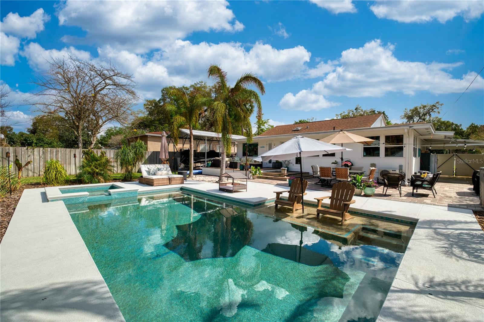 Image 14 of 34 For 1433 Smith Street