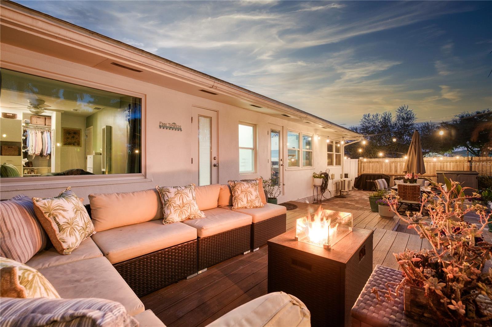 Image 17 of 34 For 1433 Smith Street