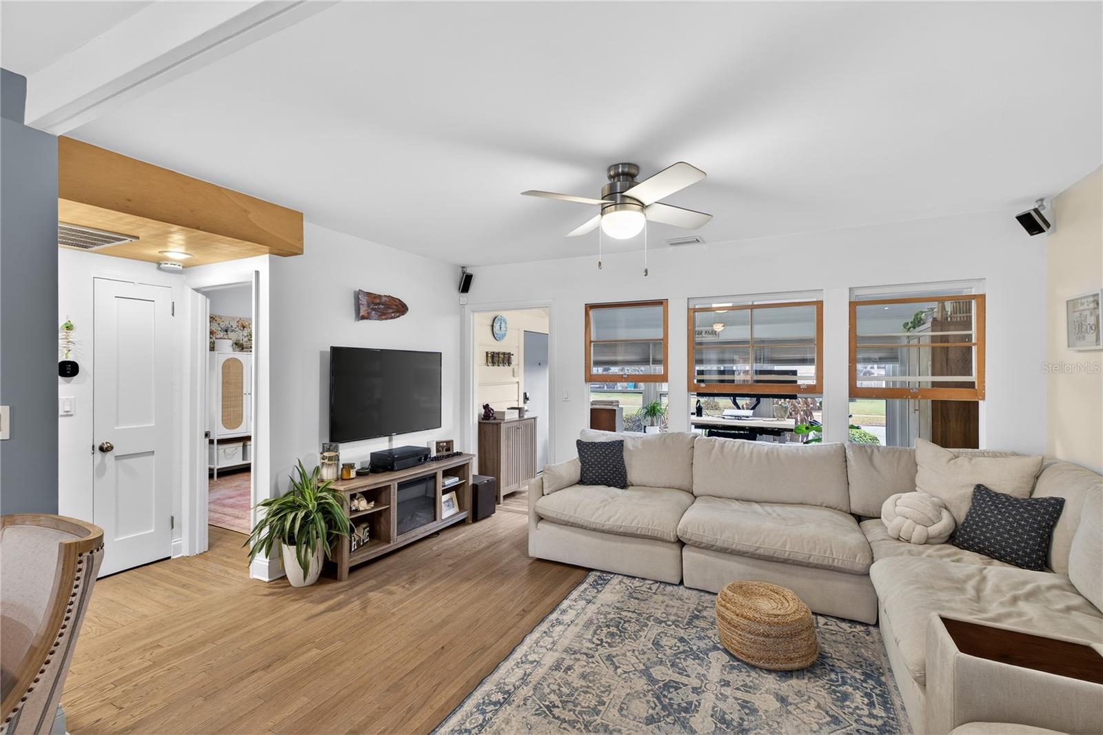 Image 23 of 34 For 1433 Smith Street