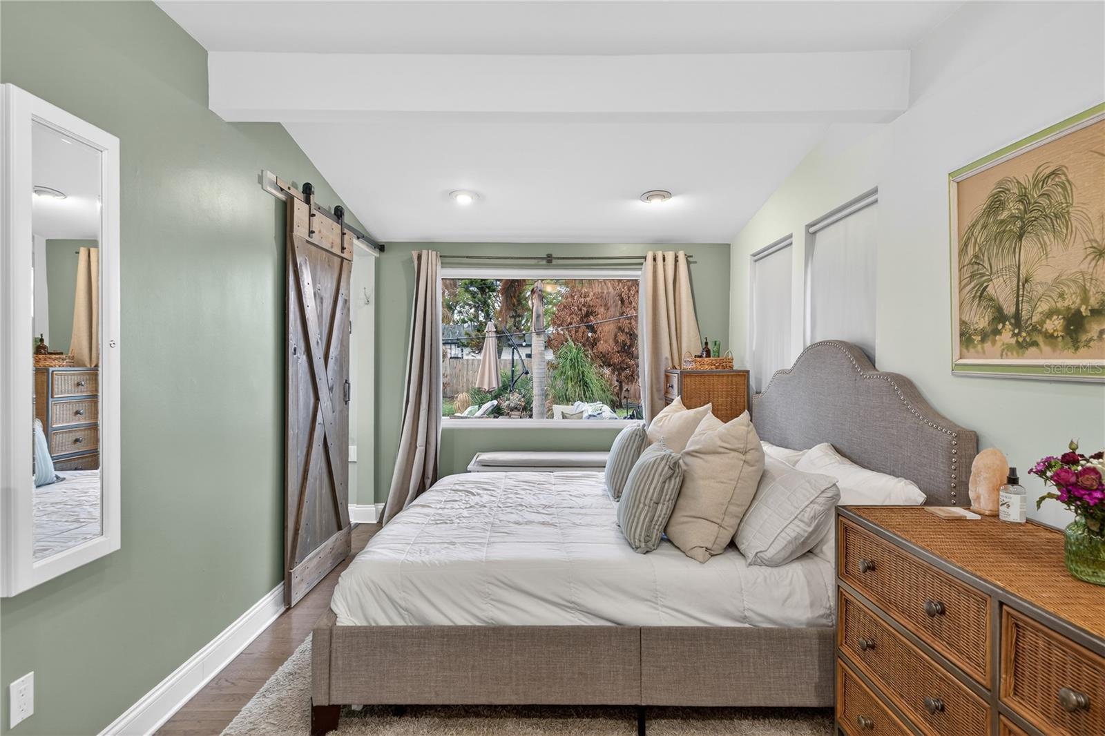 Image 25 of 34 For 1433 Smith Street