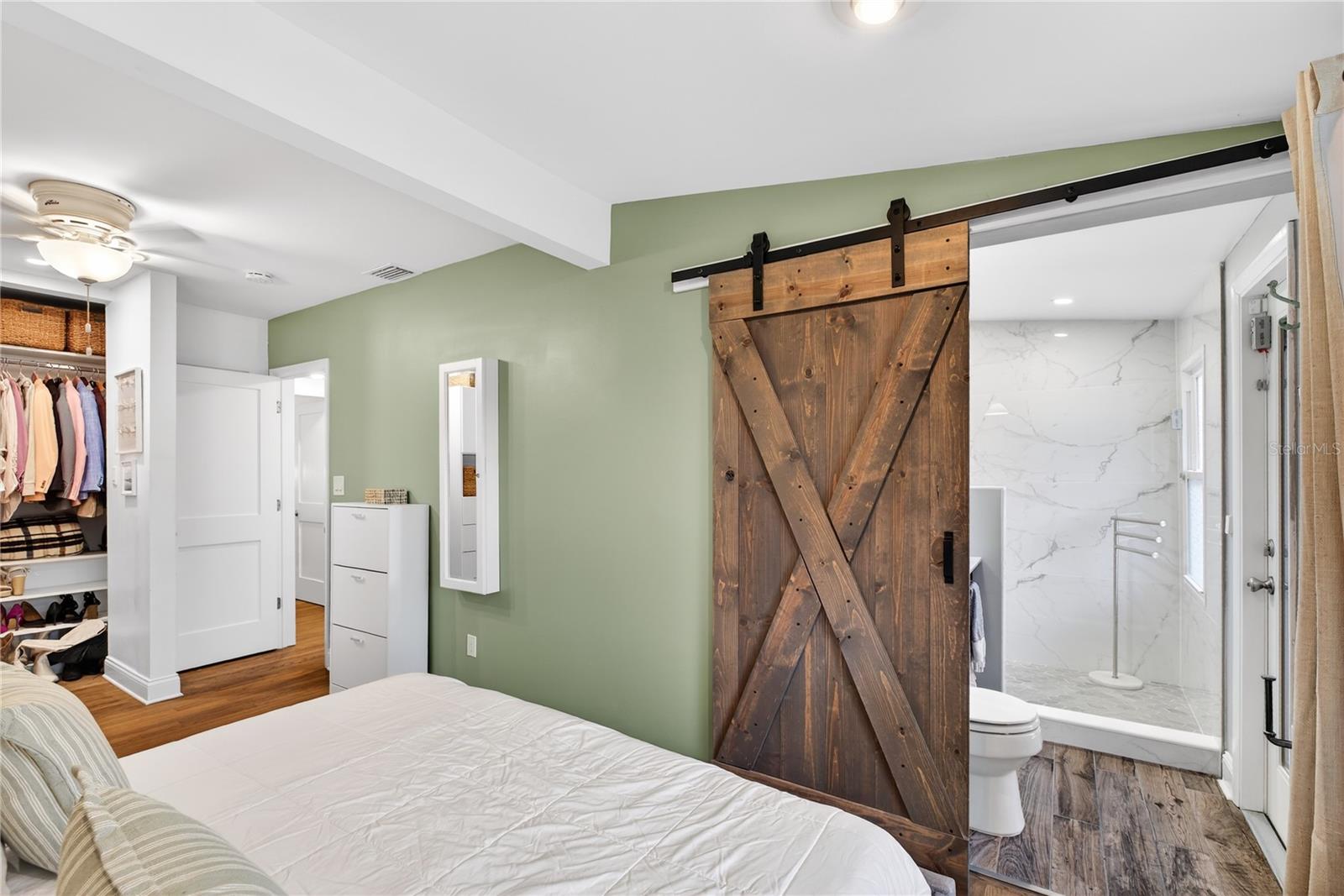 Image 26 of 34 For 1433 Smith Street