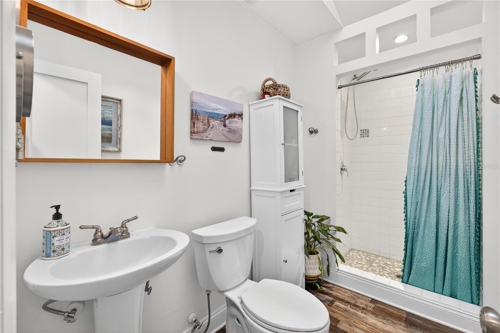 Image 31 of 34 For 1433 Smith Street