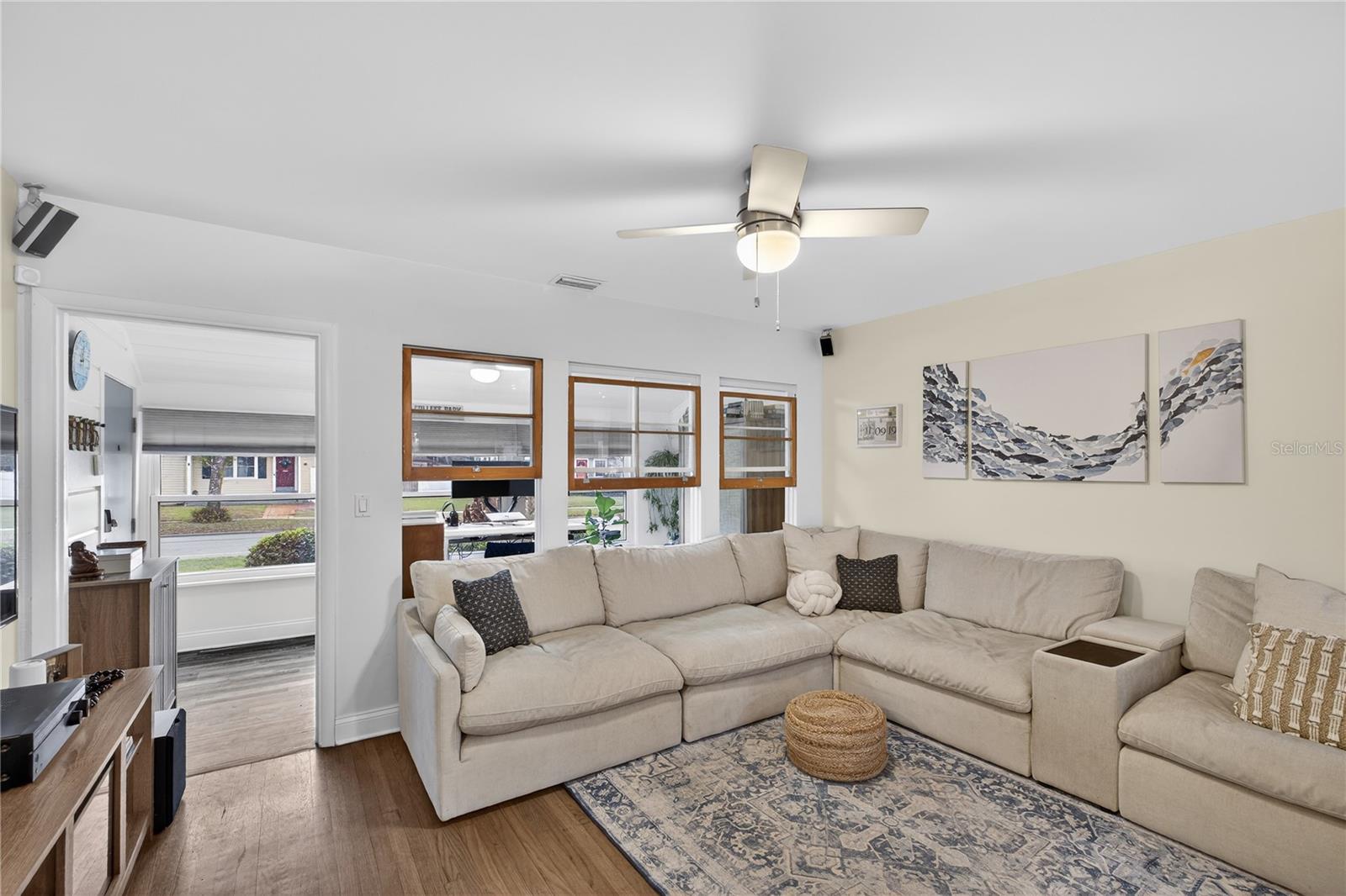 Image 4 of 34 For 1433 Smith Street