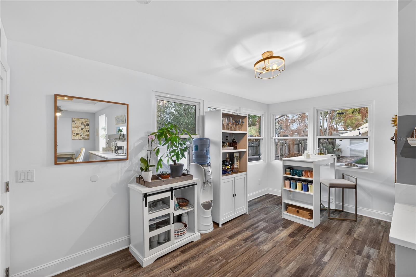 Image 9 of 34 For 1433 Smith Street