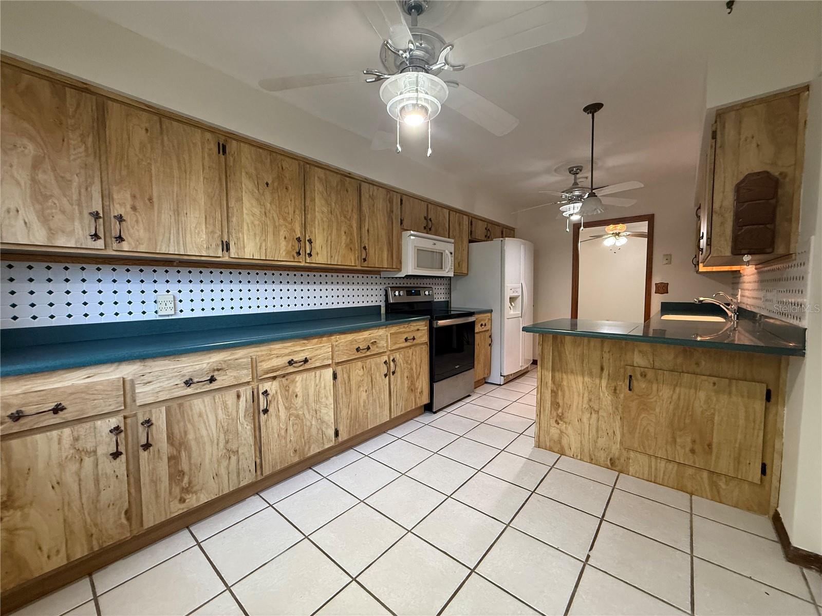 Image 11 of 45 For 9045 York Lane 15a