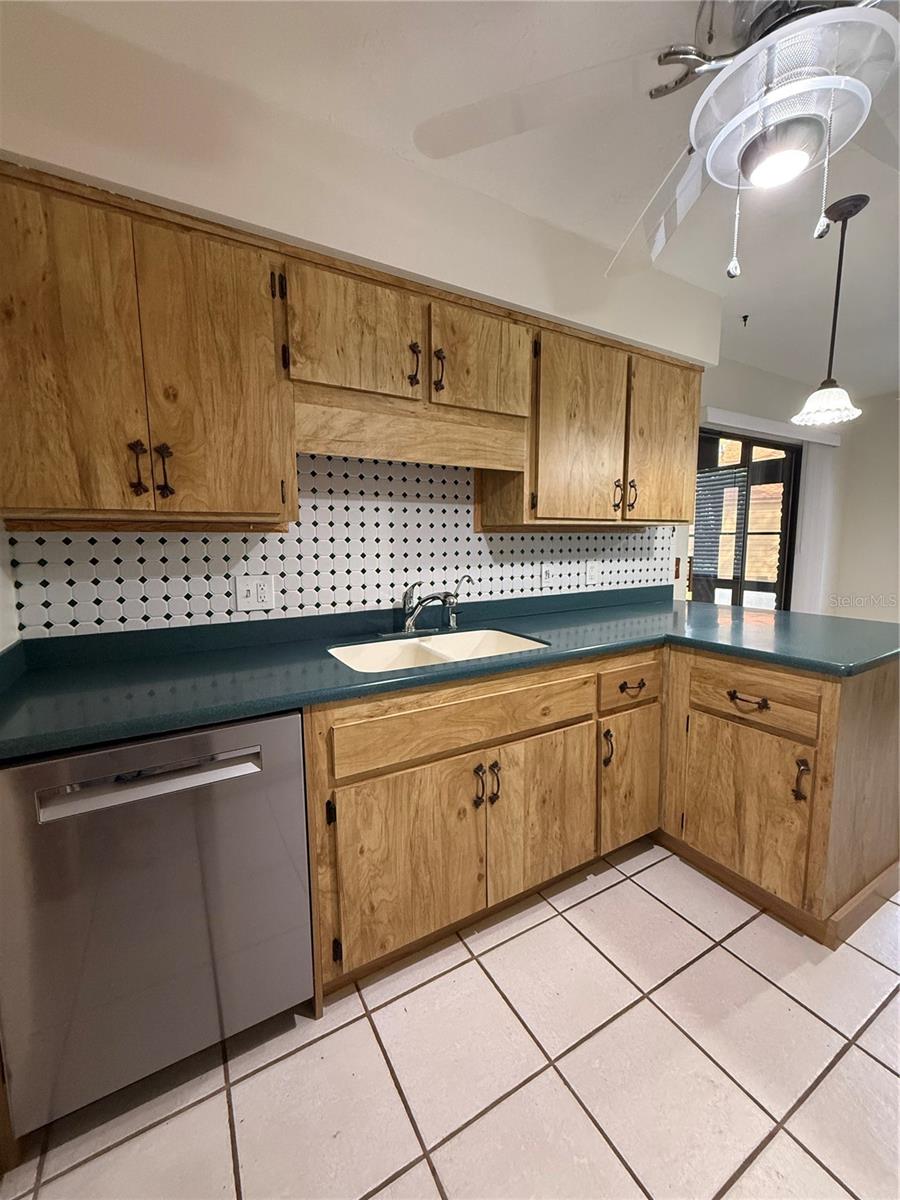 Image 14 of 45 For 9045 York Lane 15a