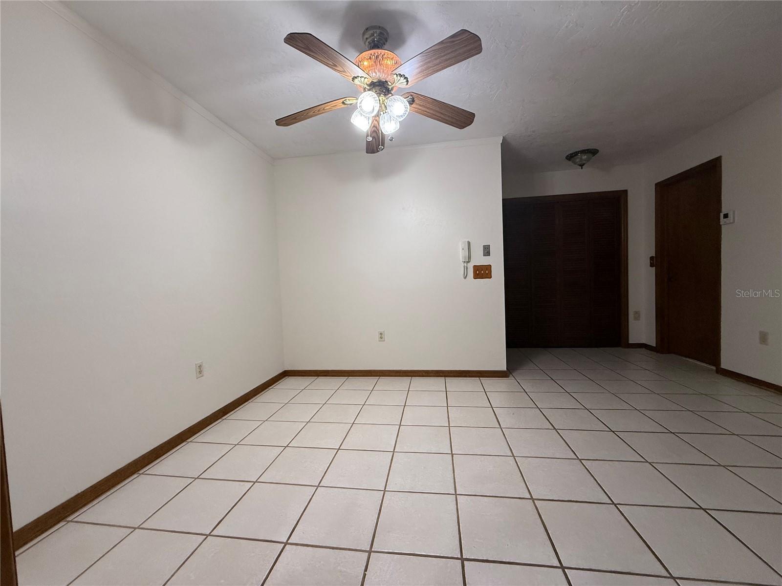 Image 19 of 45 For 9045 York Lane 15a