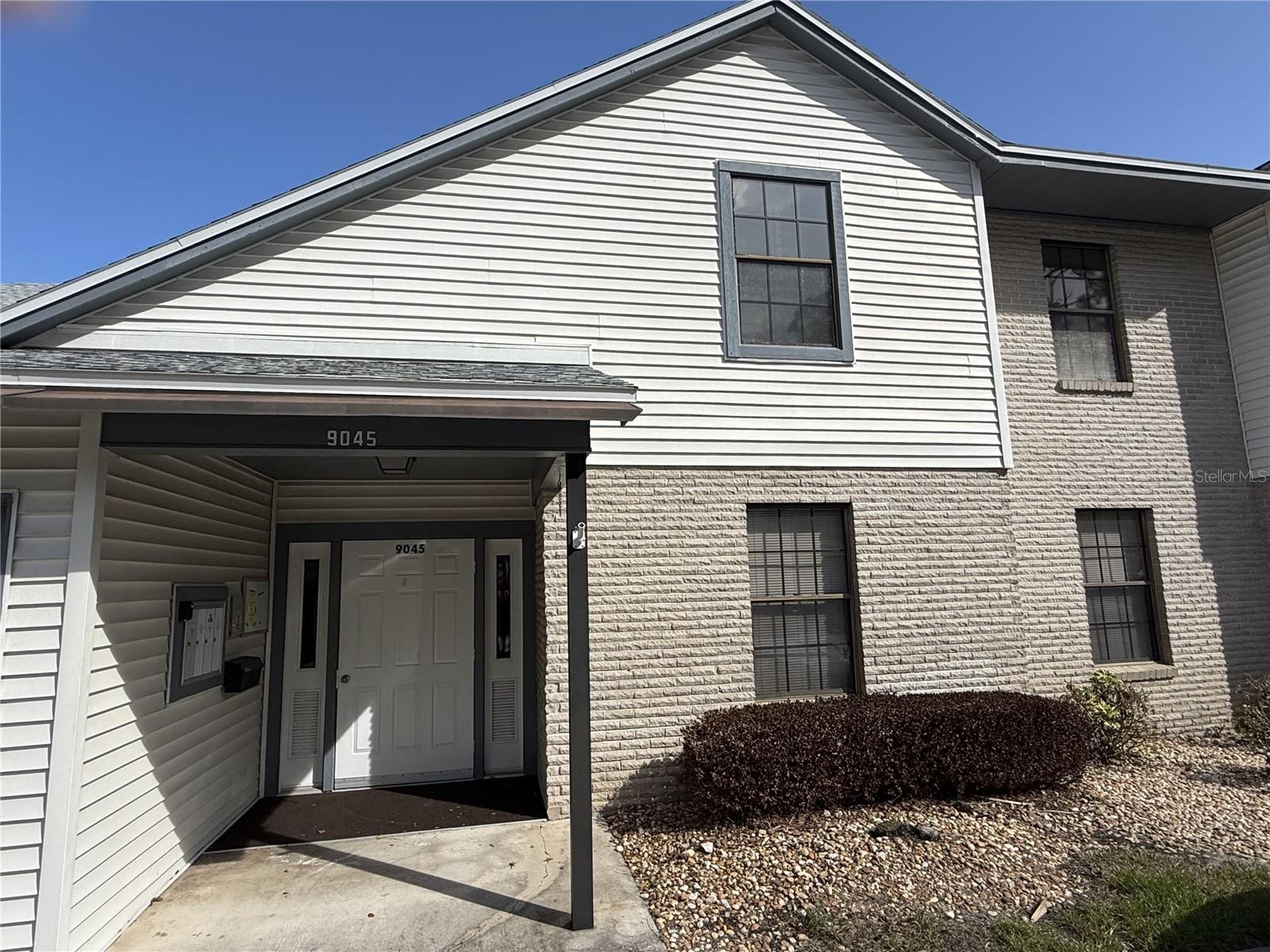 Image 4 of 45 For 9045 York Lane 15a