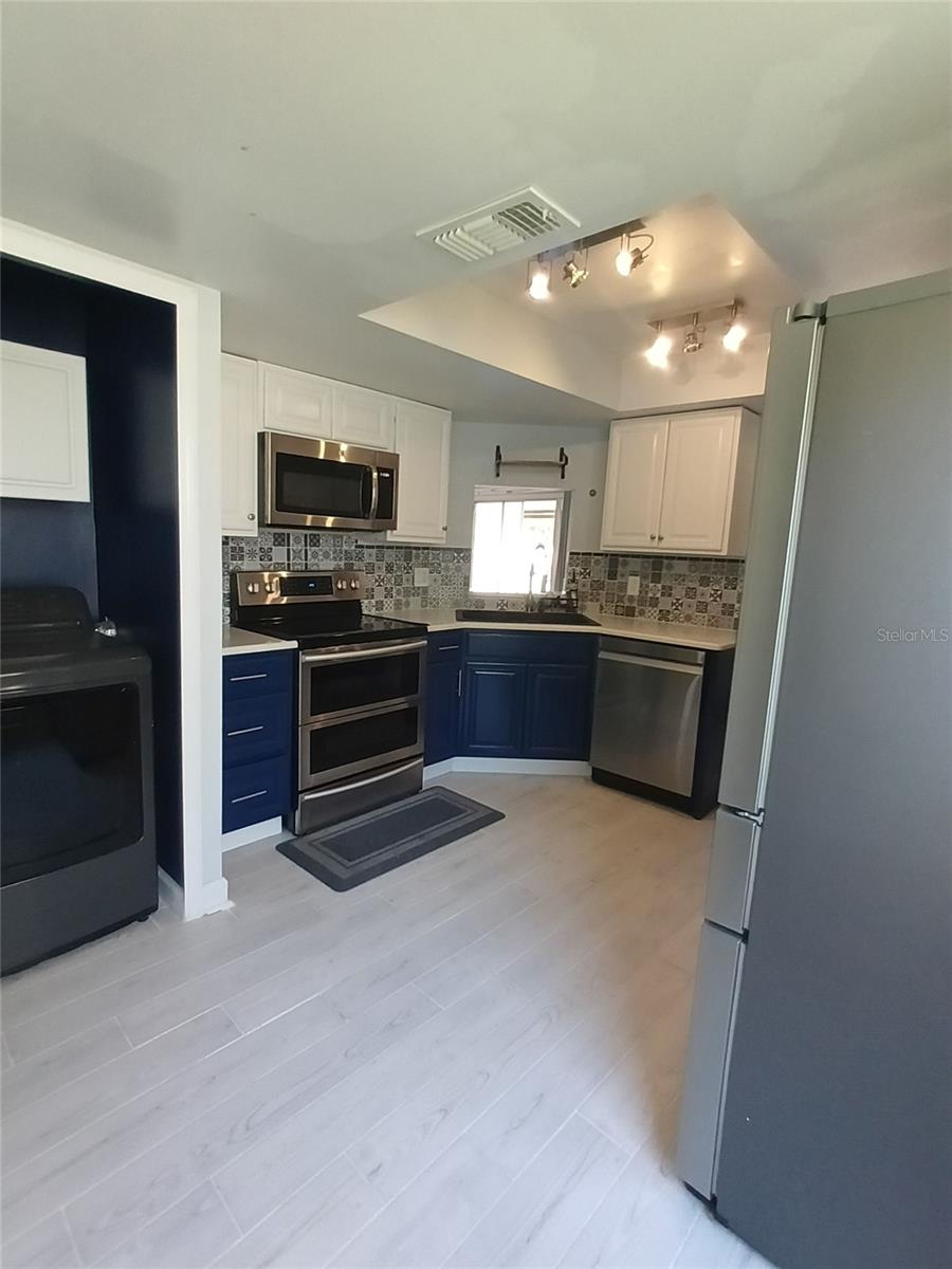 Image 7 of 27 For 1025 Kelsey Avenue