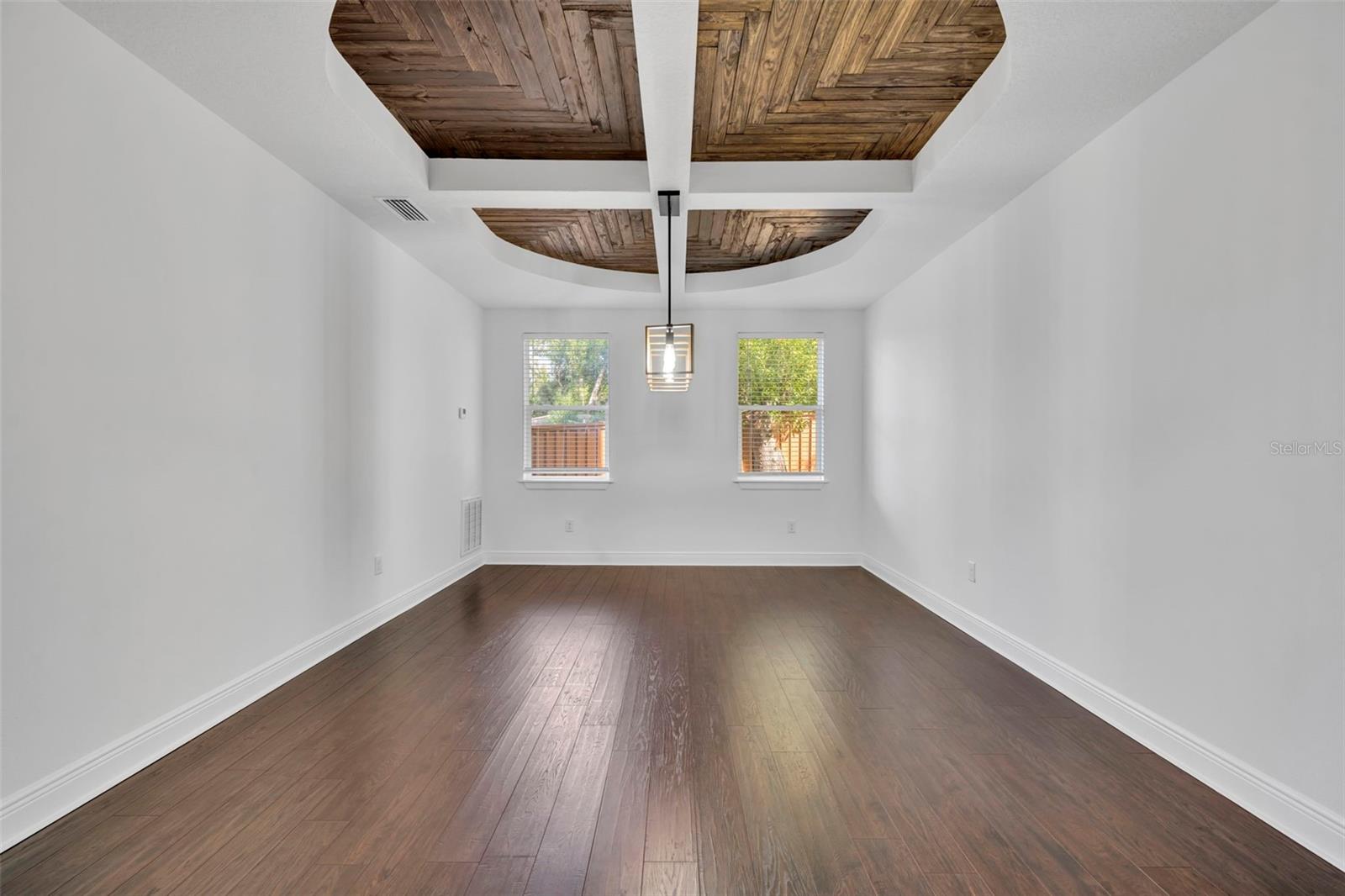 Image 11 of 36 For 2436 Lakeview Heights