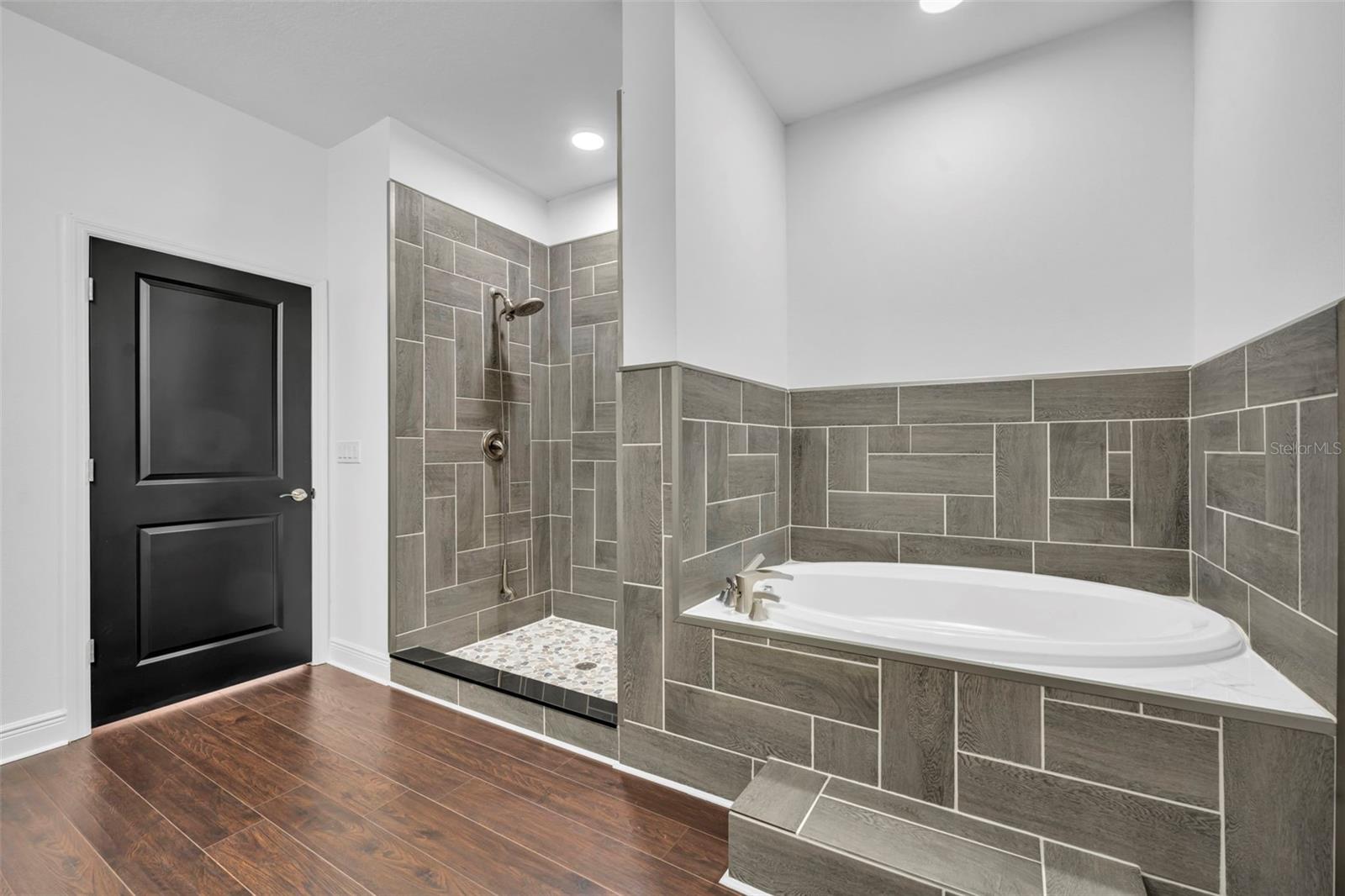 Image 23 of 36 For 2436 Lakeview Heights