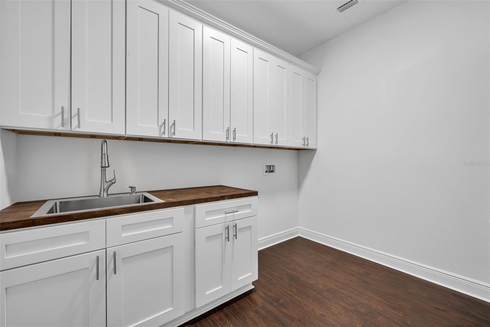 Image 28 of 36 For 2436 Lakeview Heights