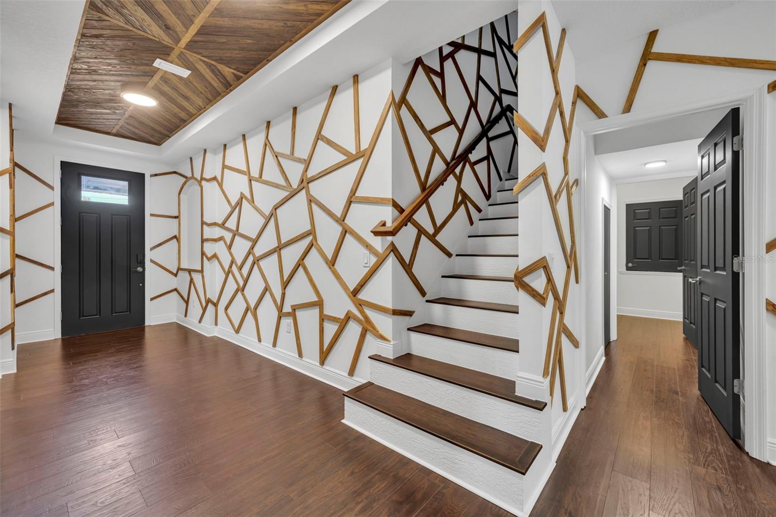 Image 3 of 36 For 2436 Lakeview Heights