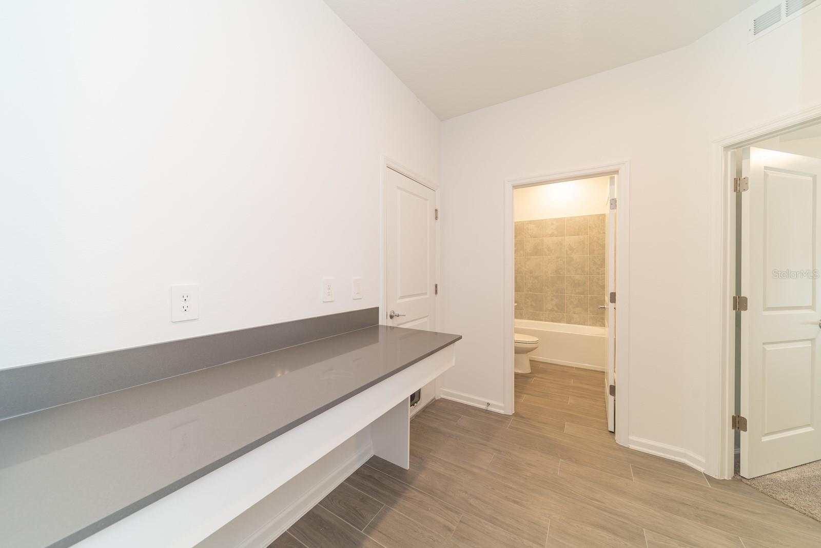 Image 13 of 42 For 2898 Armstrong Avenue