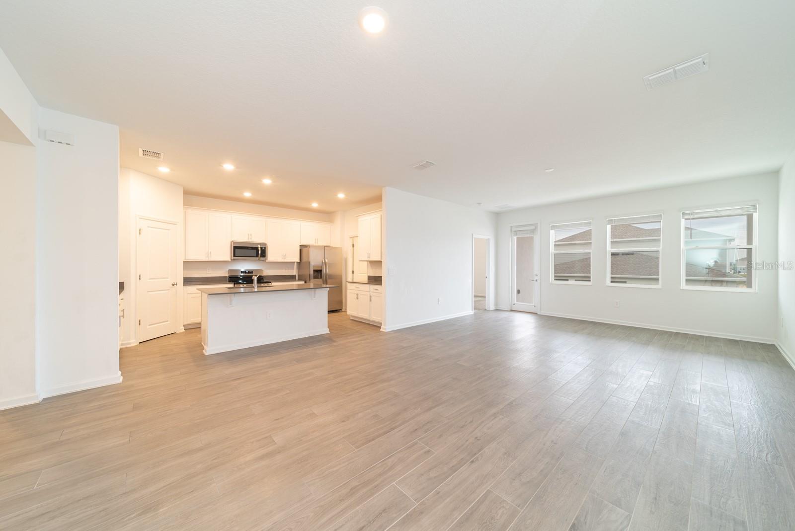 Image 20 of 42 For 2898 Armstrong Avenue