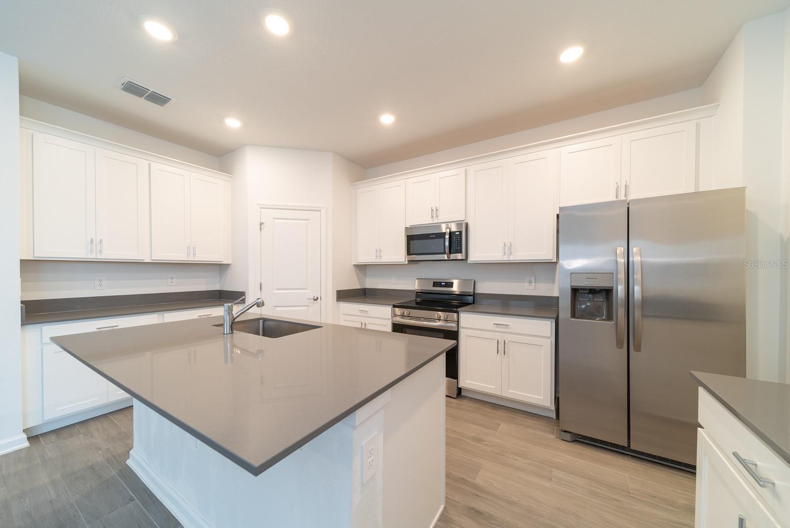 Image 22 of 42 For 2898 Armstrong Avenue