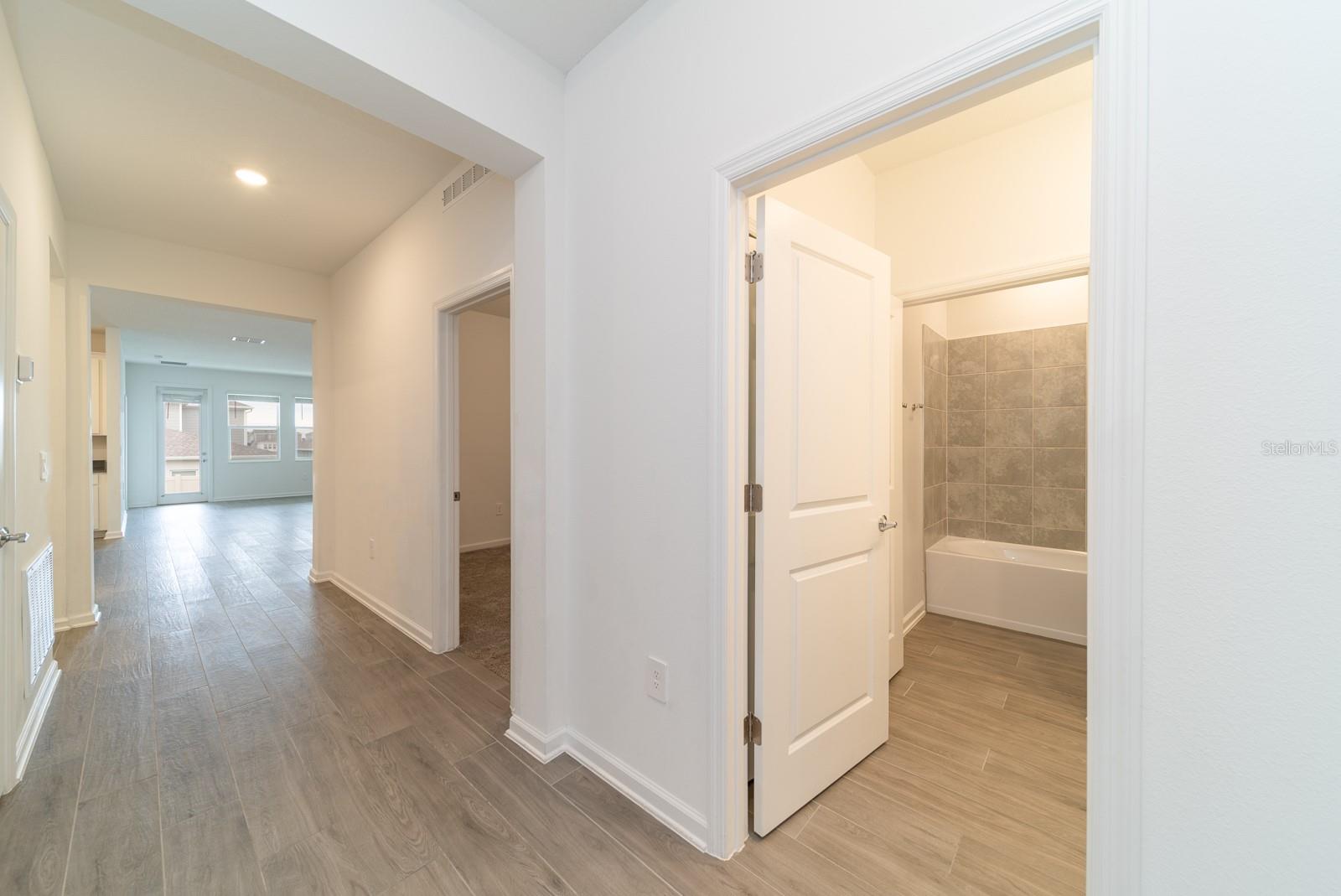 Image 6 of 42 For 2898 Armstrong Avenue