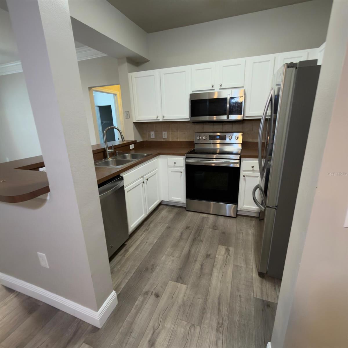 Image 7 of 30 For 12861 Madison Pointe Circle 101