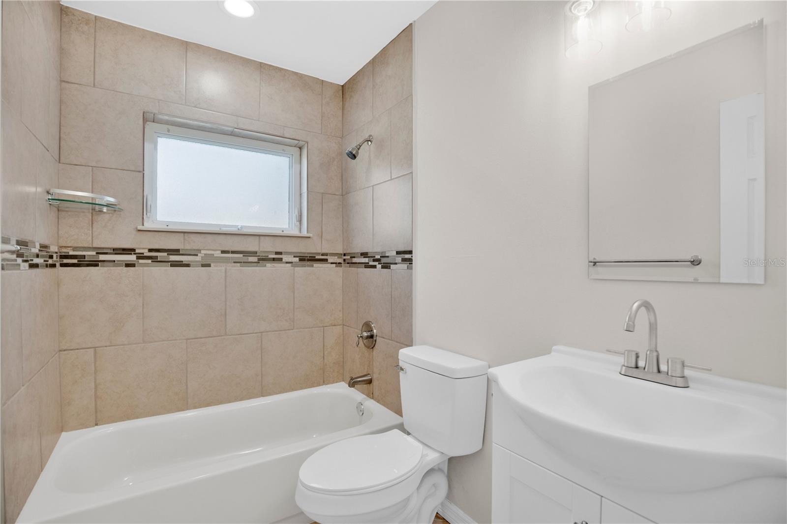 Image 12 of 24 For 1215 Counts Street