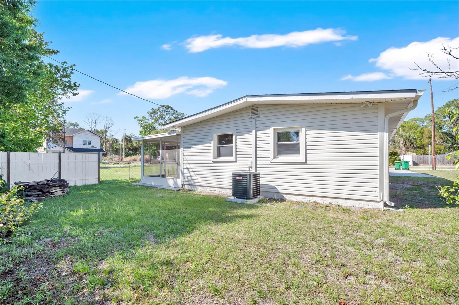 Image 18 of 24 For 1215 Counts Street