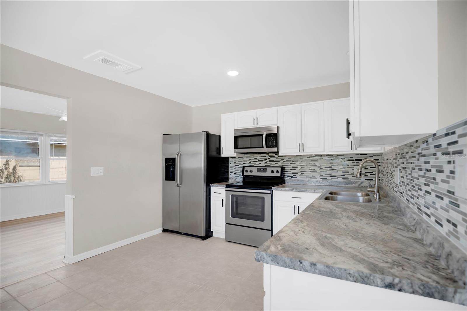 Image 7 of 24 For 1215 Counts Street