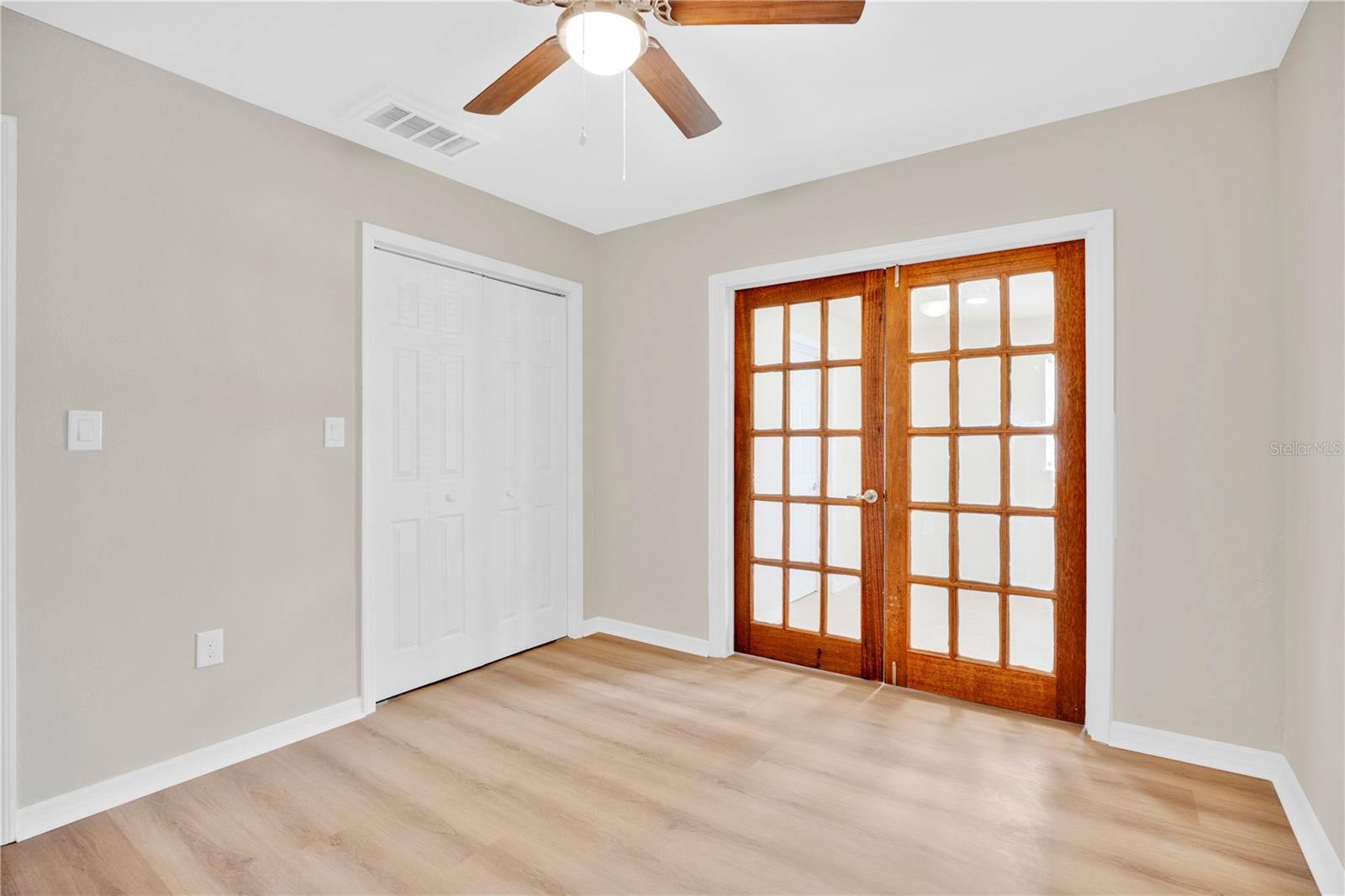 Image 8 of 24 For 1215 Counts Street