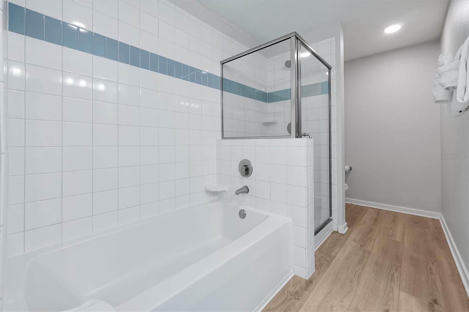 Image 18 of 54 For 4012 Breakview Drive B309